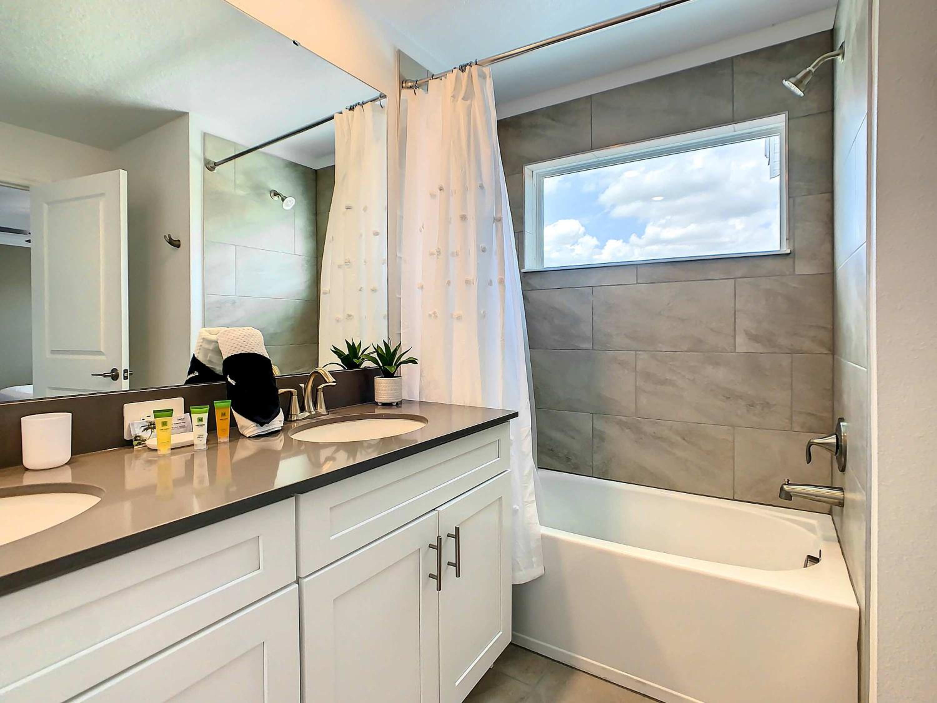 4BR Townhouse with Private Pool near Disney