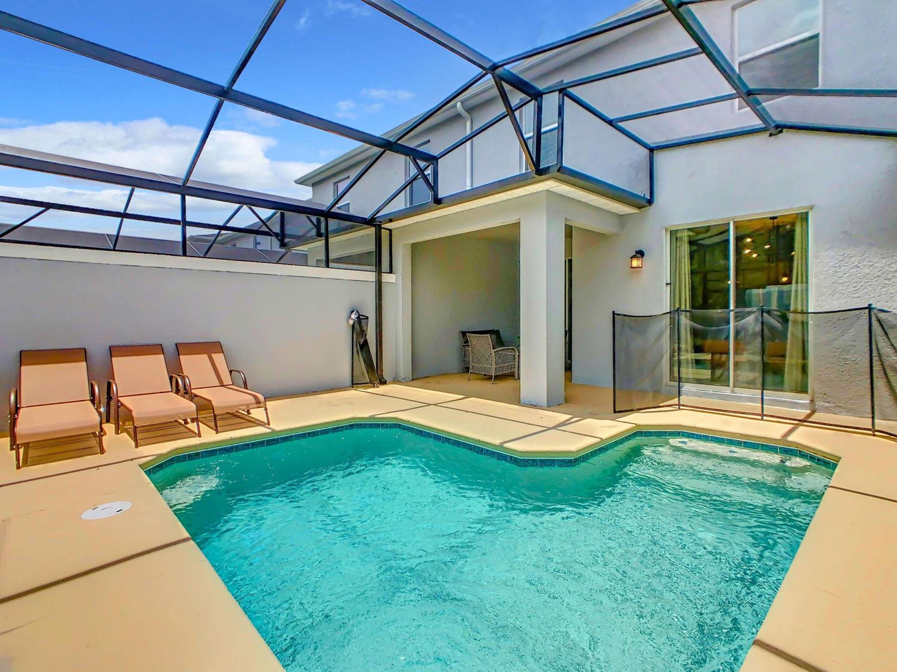 4BR Townhouse with Private Pool near Disney