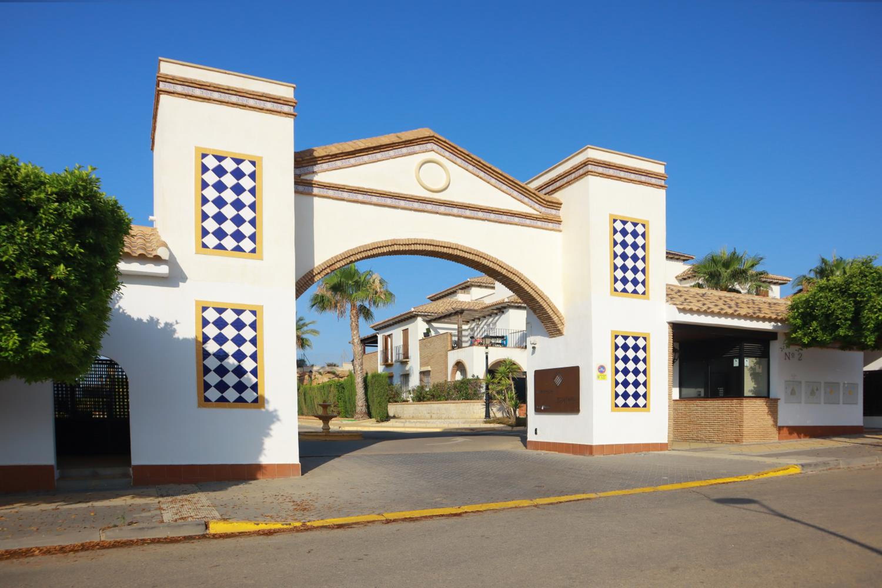 Luminoso Terrazas Piscinas Parking