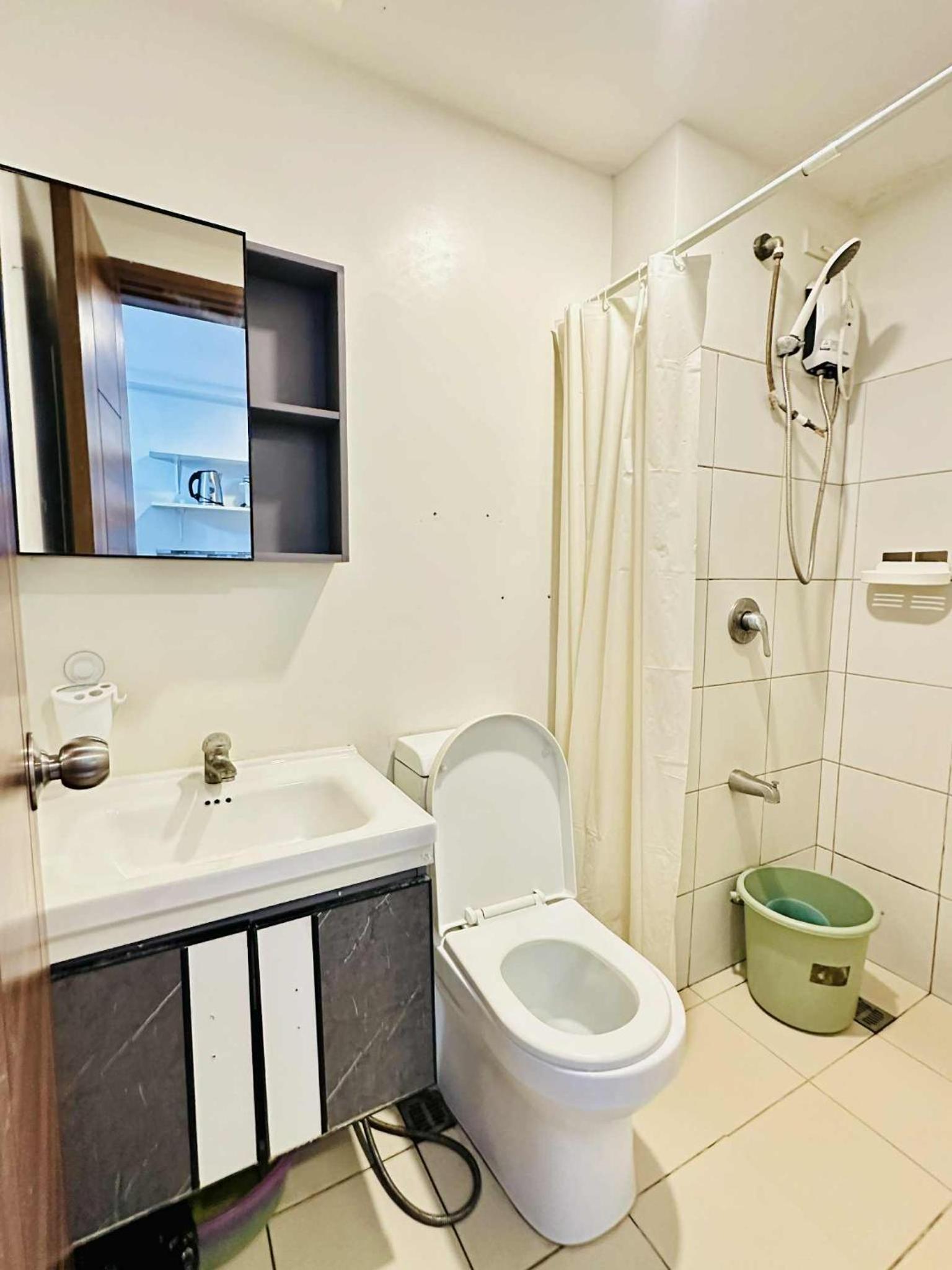 09T2 Chic Corners, Studio w Balcony, Horizons 101