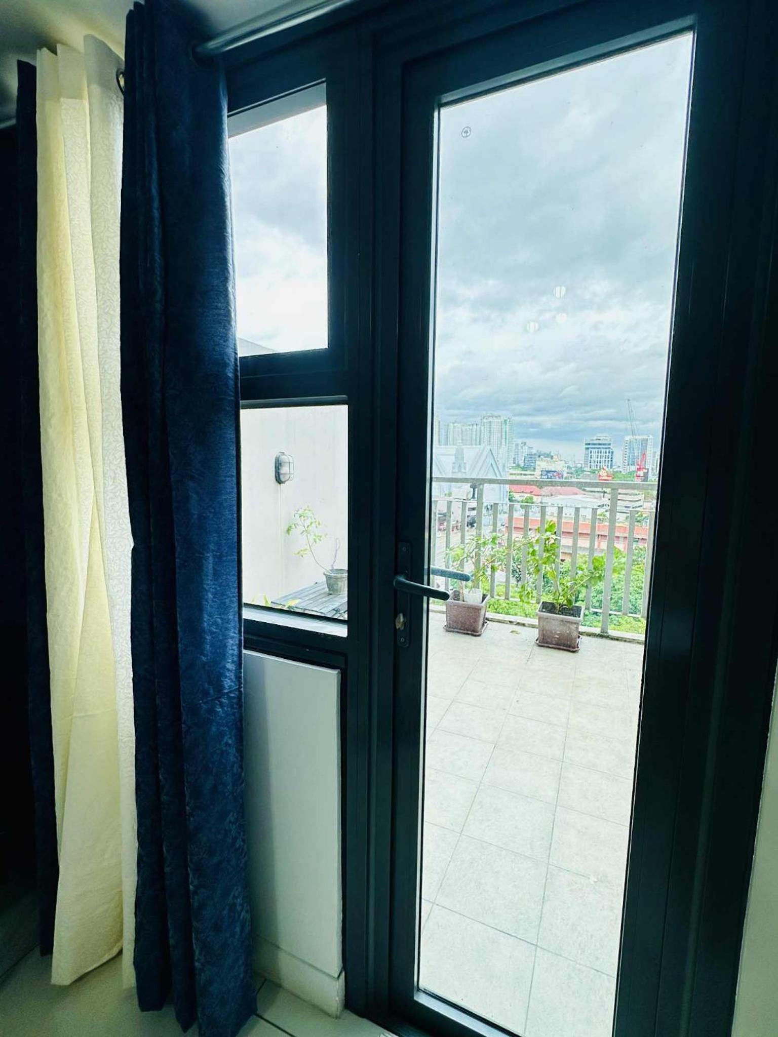 09T2 Chic Corners, Studio w Balcony, Horizons 101