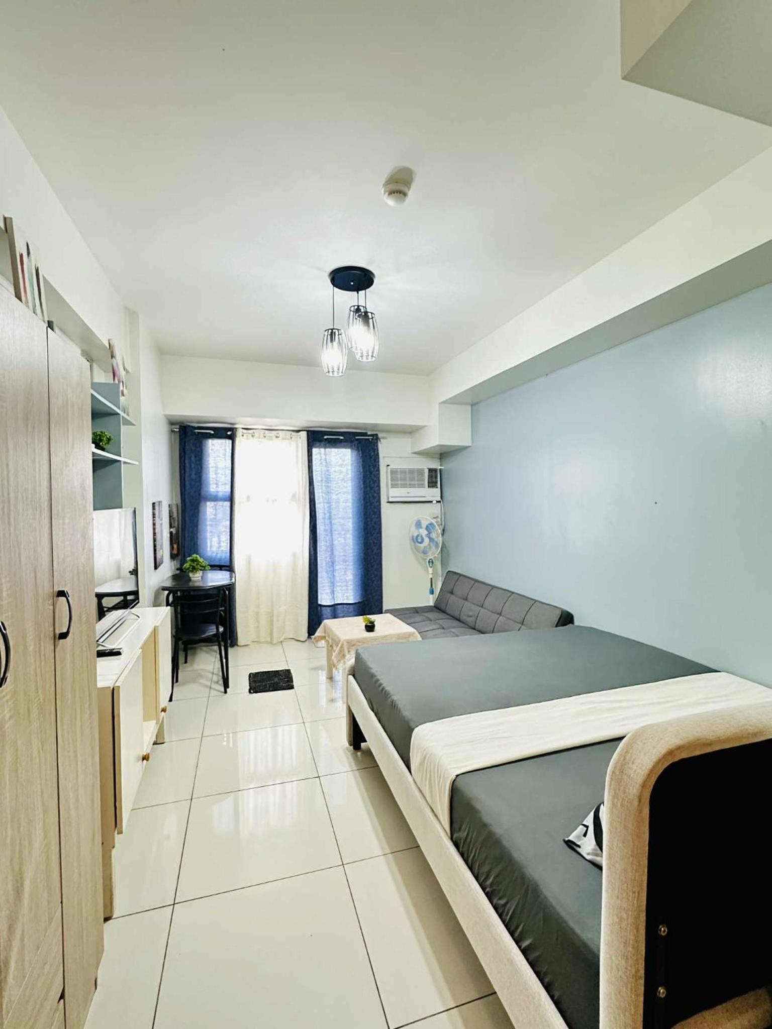 09T2 Chic Corners, Studio w Balcony, Horizons 101