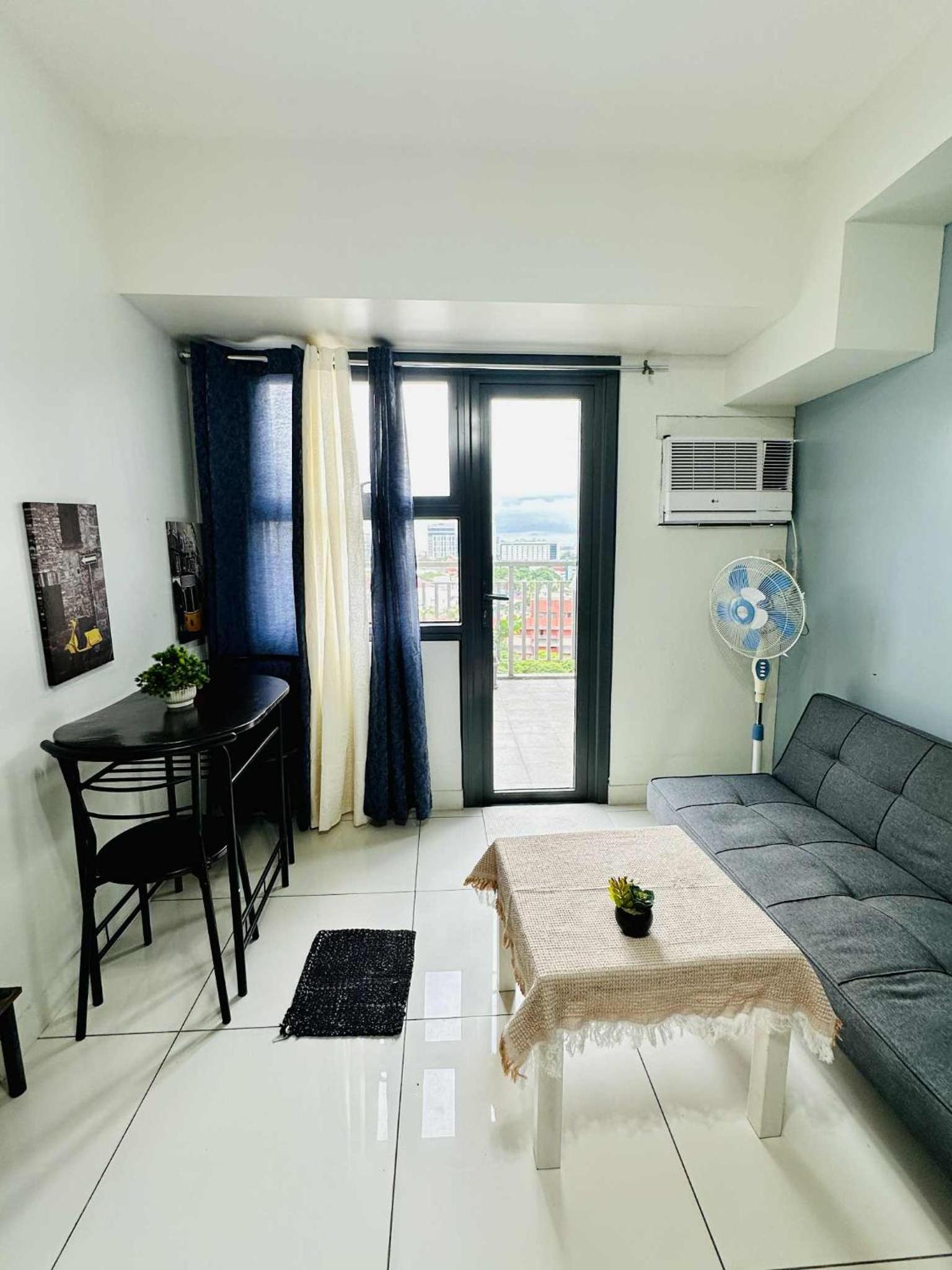 09T2 Chic Corners, Studio w Balcony, Horizons 101