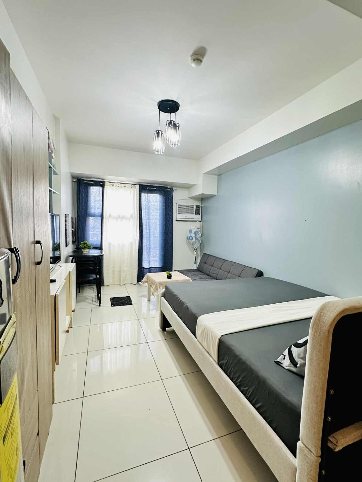 09T2 Chic Corners, Studio w Balcony, Horizons 101