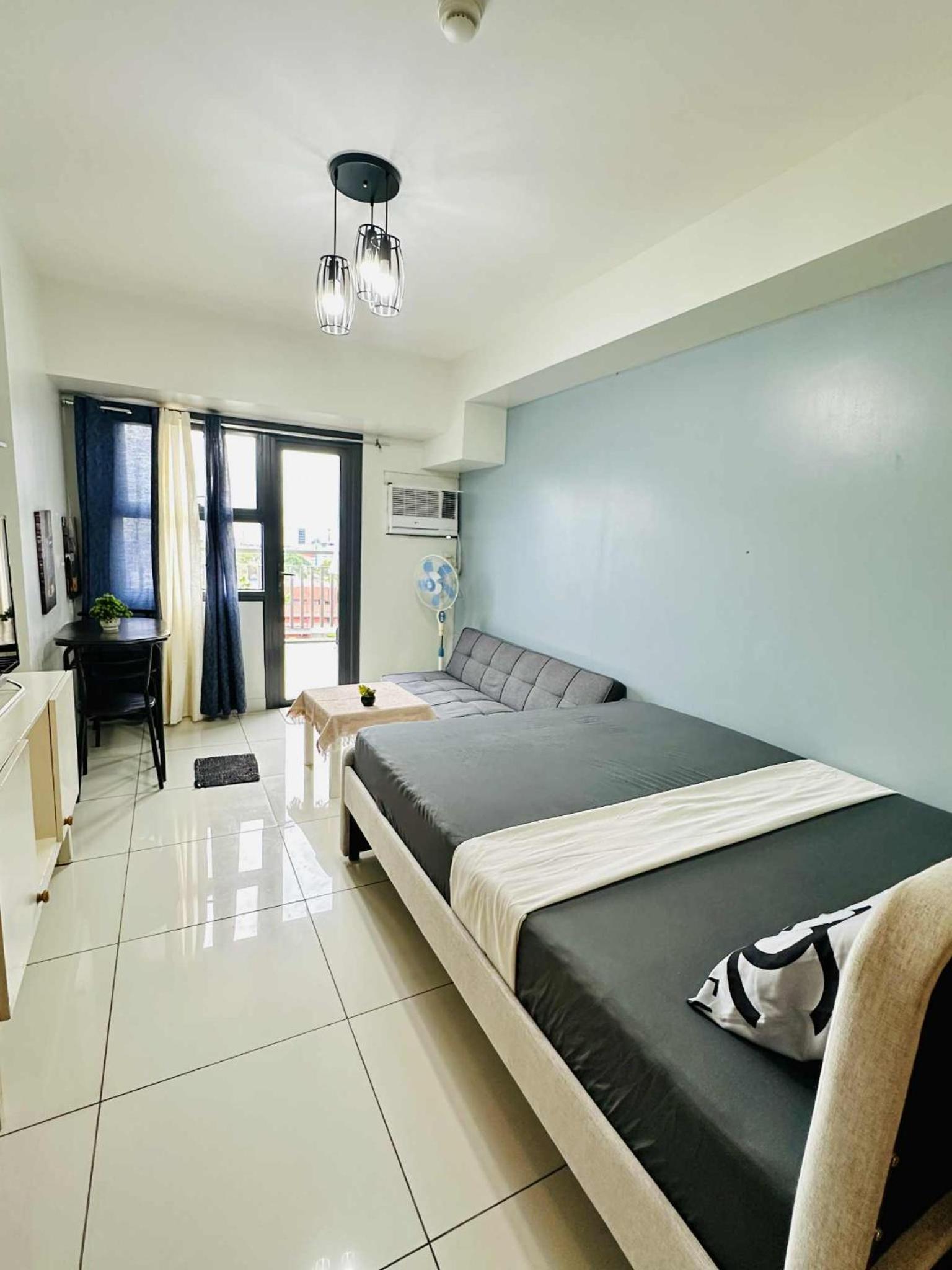 09T2 Chic Corners, Studio w Balcony, Horizons 101