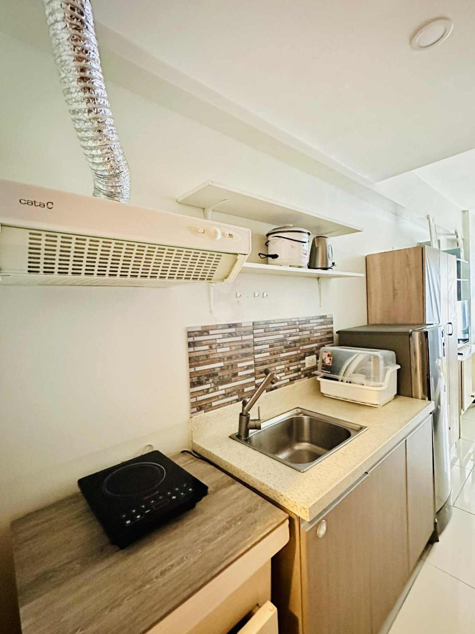 09T2 Chic Corners, Studio w Balcony, Horizons 101