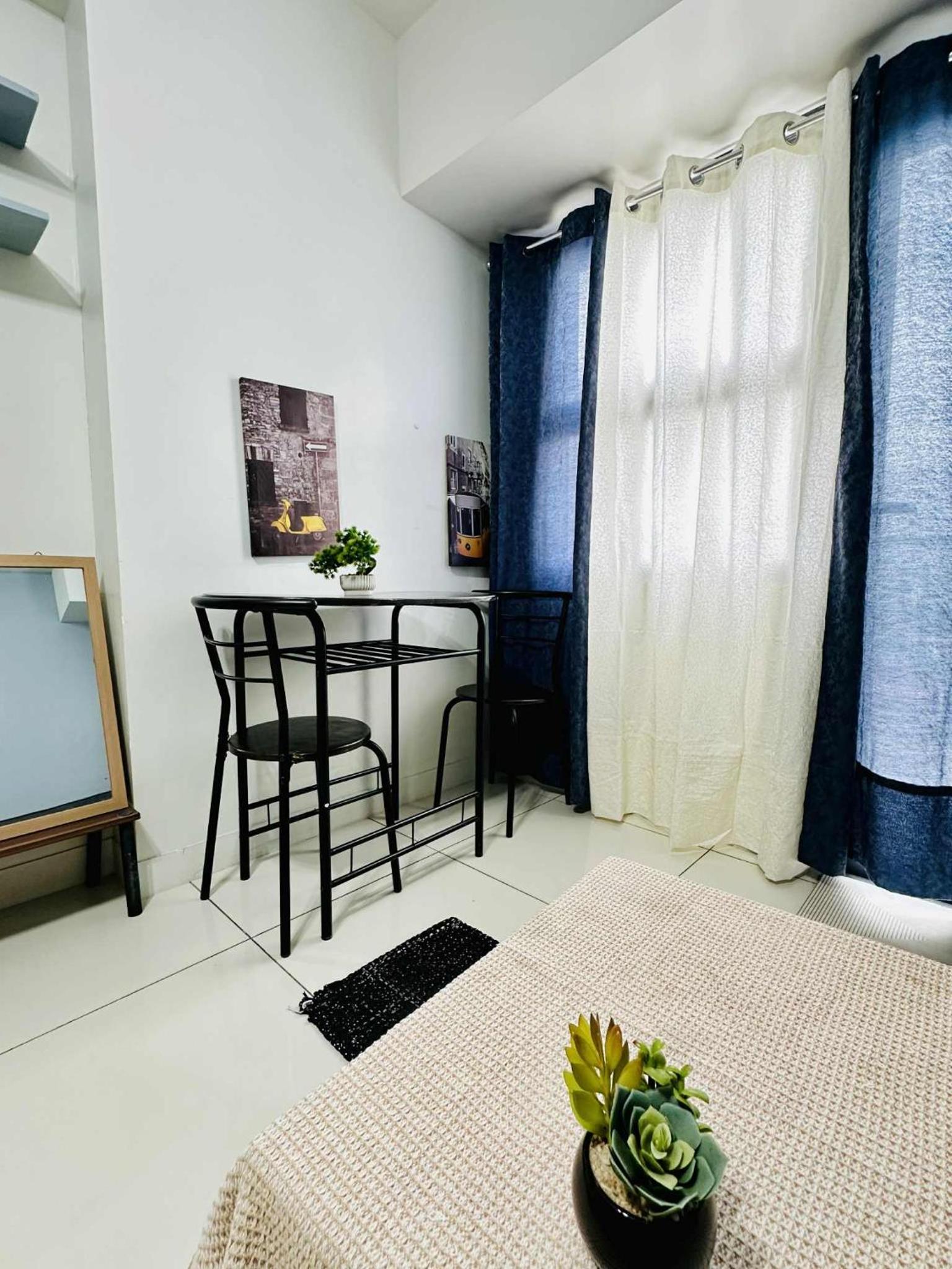 09T2 Chic Corners, Studio w Balcony, Horizons 101