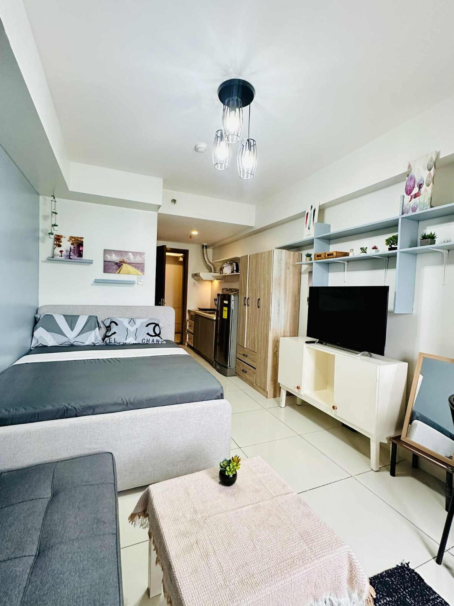 09T2 Chic Corners, Studio w Balcony, Horizons 101