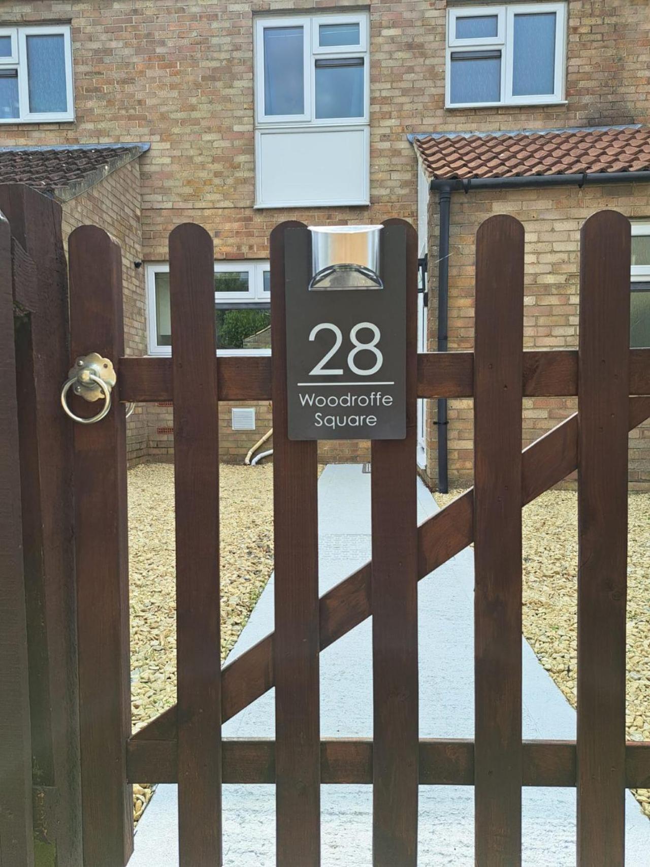 SALE 3 bed House CALNE SLEEPS 6 pet-friendly