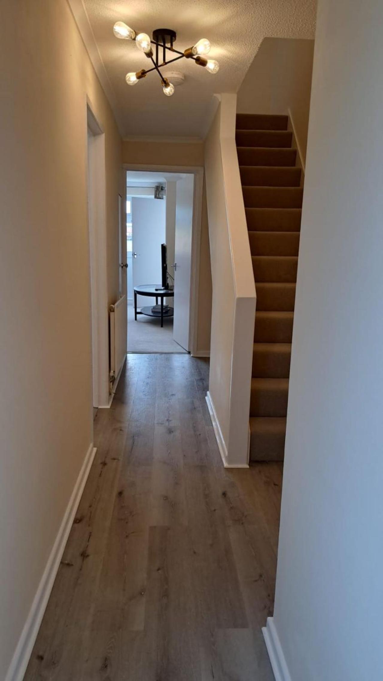 SALE 3 bed House CALNE SLEEPS 6 pet-friendly