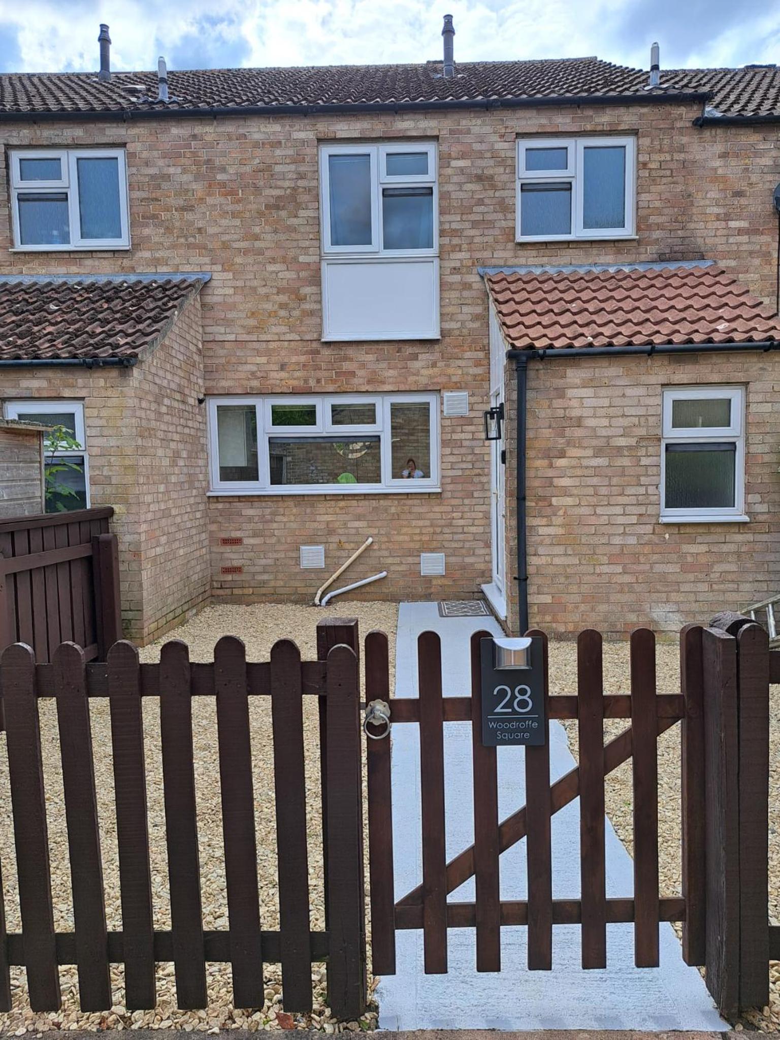 SALE 3 bed House CALNE SLEEPS 6 pet-friendly