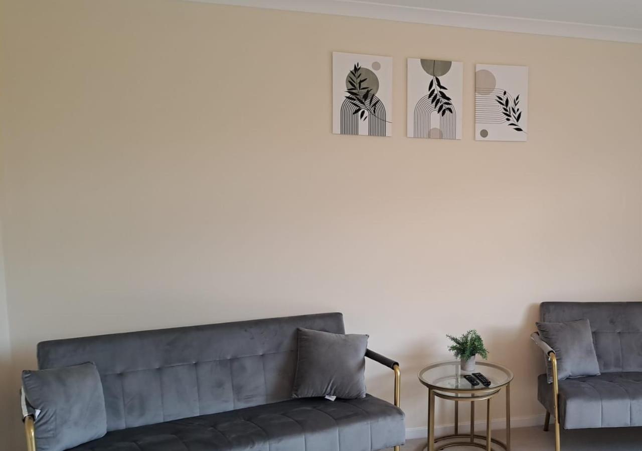 SALE 3 bed House CALNE SLEEPS 6 pet-friendly