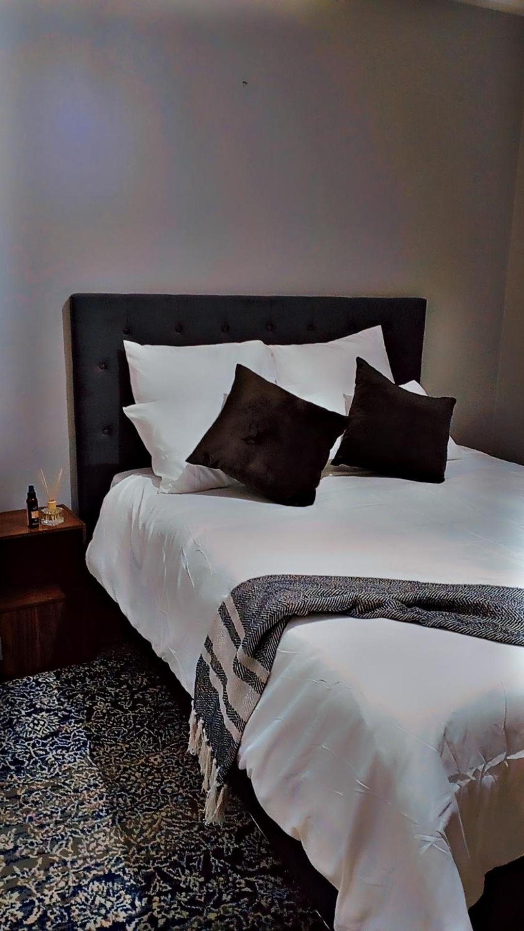 Malaika Luxurious Crib, Jackal Creek Golf Estate, Northriding