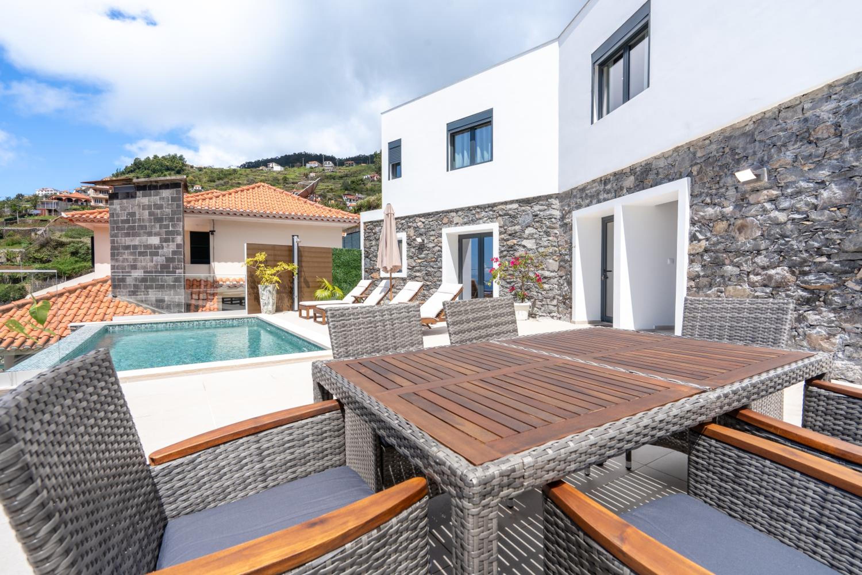 Madeira Protea Retreat- Villa with Heated Private Pool, Gym and Office