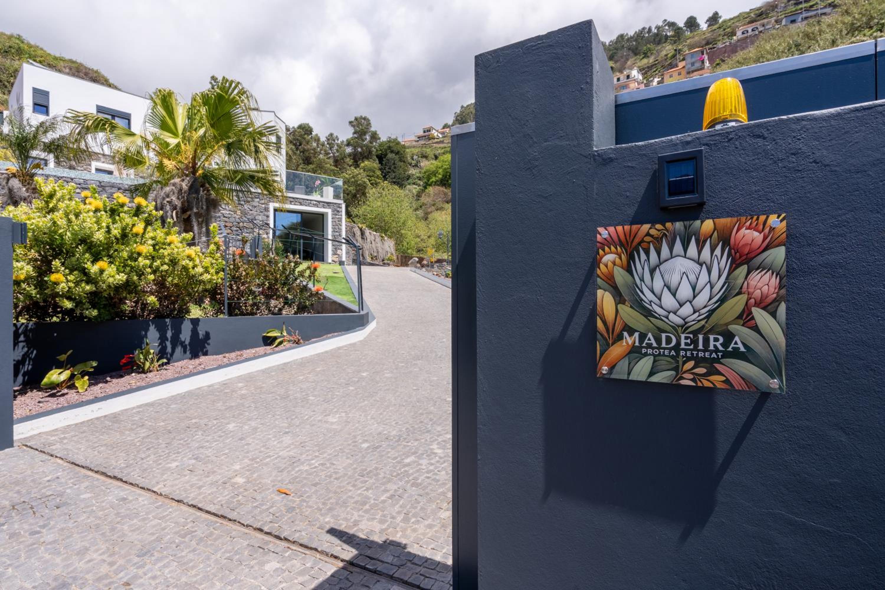 Madeira Protea Retreat- Villa with Heated Private Pool, Gym and Office