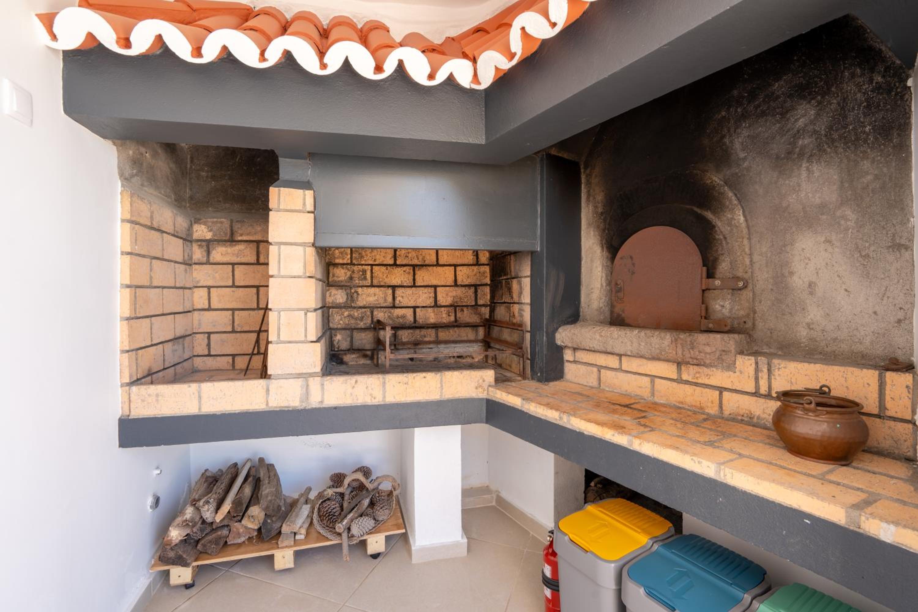 Madeira Protea Retreat- Villa with Heated Private Pool, Gym and Office