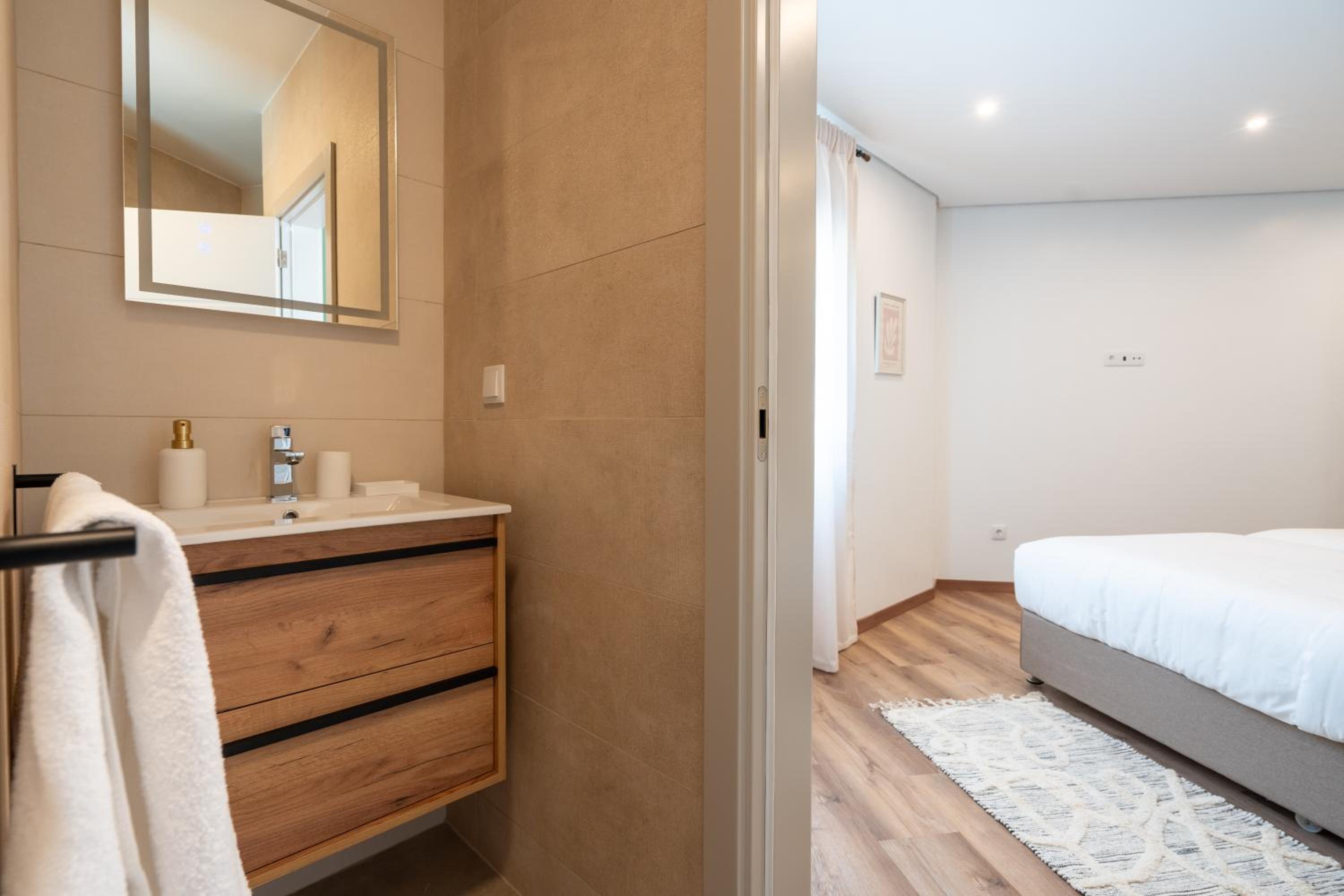 Madeira Protea Retreat- Villa with Heated Private Pool, Gym and Office