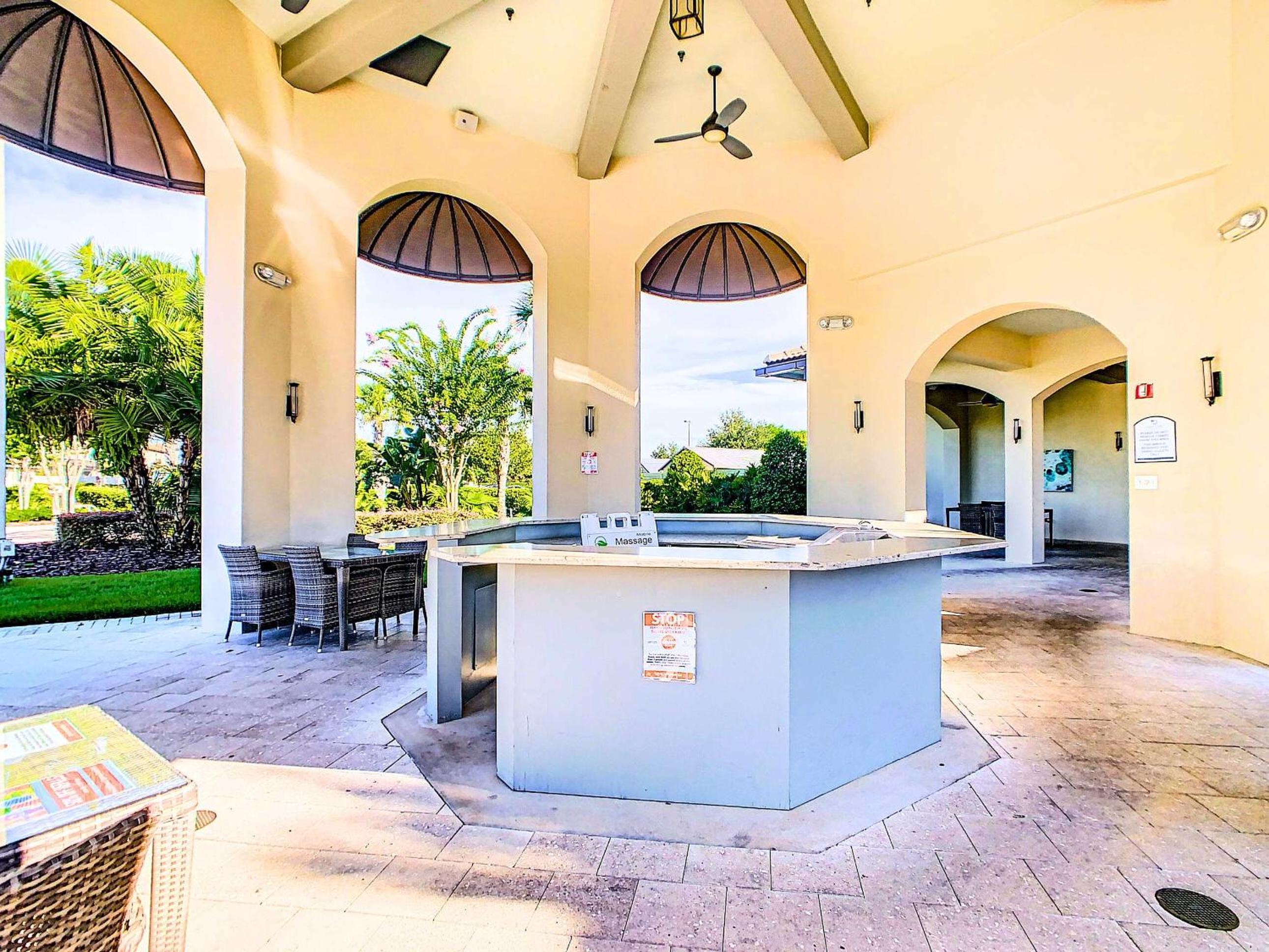 Themed 5BR Lakeview Villa with Pool & Clubhouses