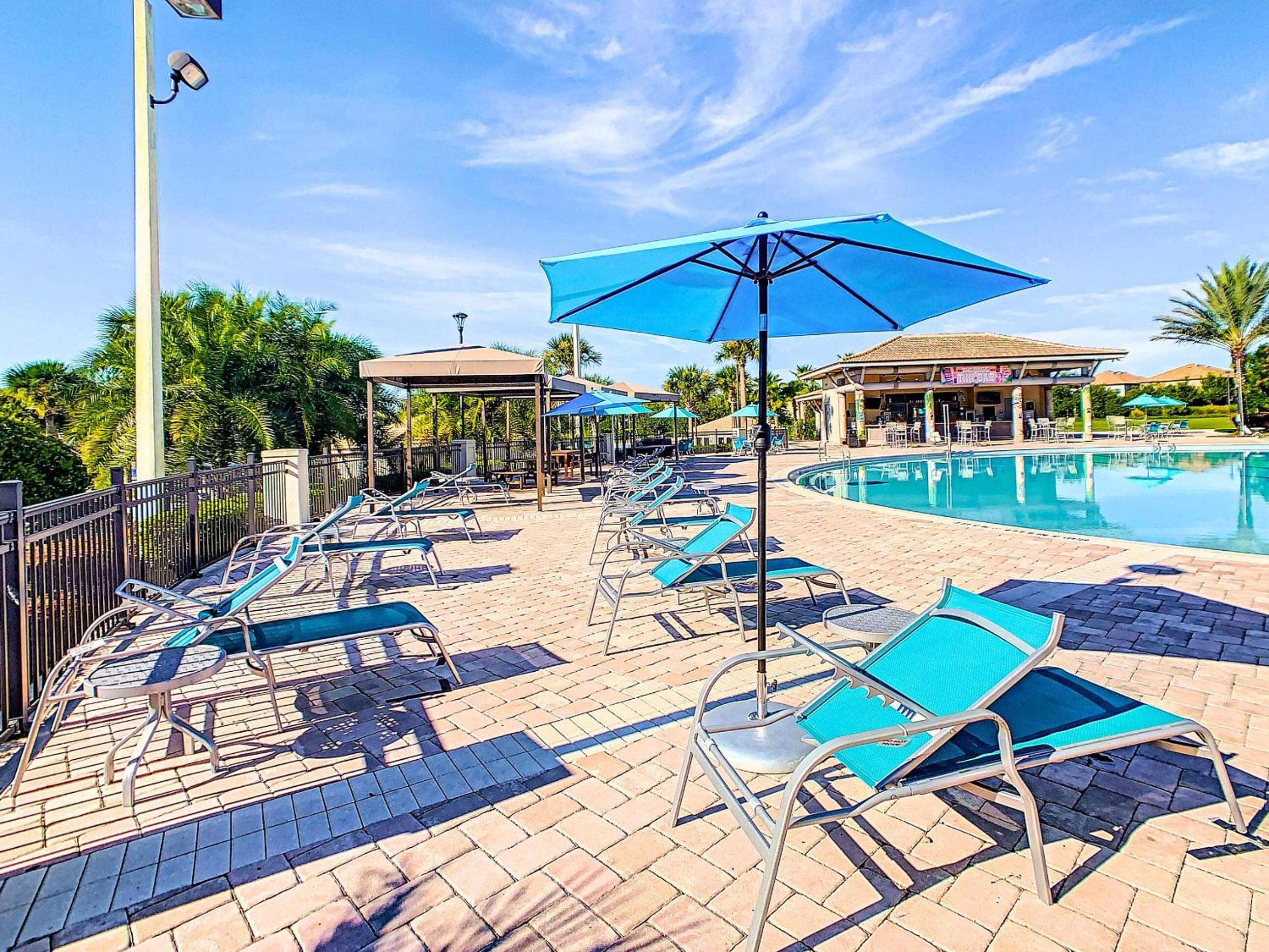 Themed 5BR Lakeview Villa with Pool & Clubhouses