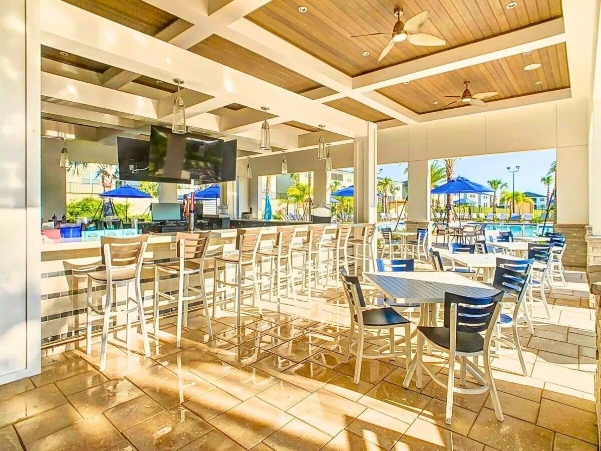 Themed 5BR Lakeview Villa with Pool & Clubhouses
