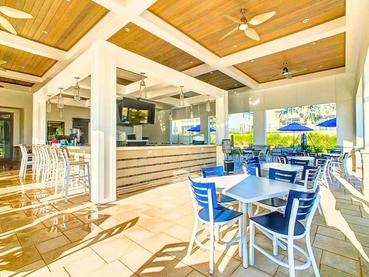 Themed 5BR Lakeview Villa with Pool & Clubhouses