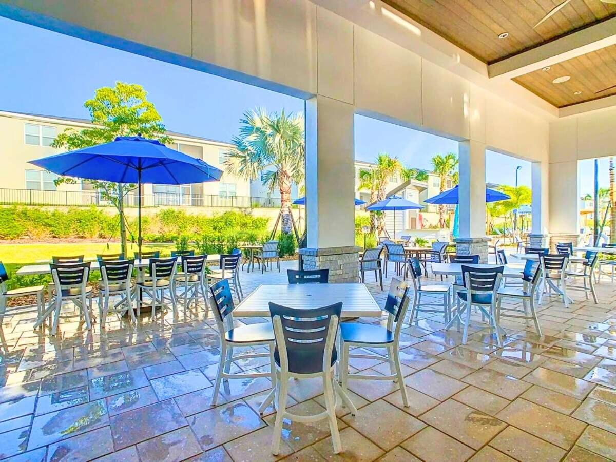 Themed 5BR Lakeview Villa with Pool & Clubhouses