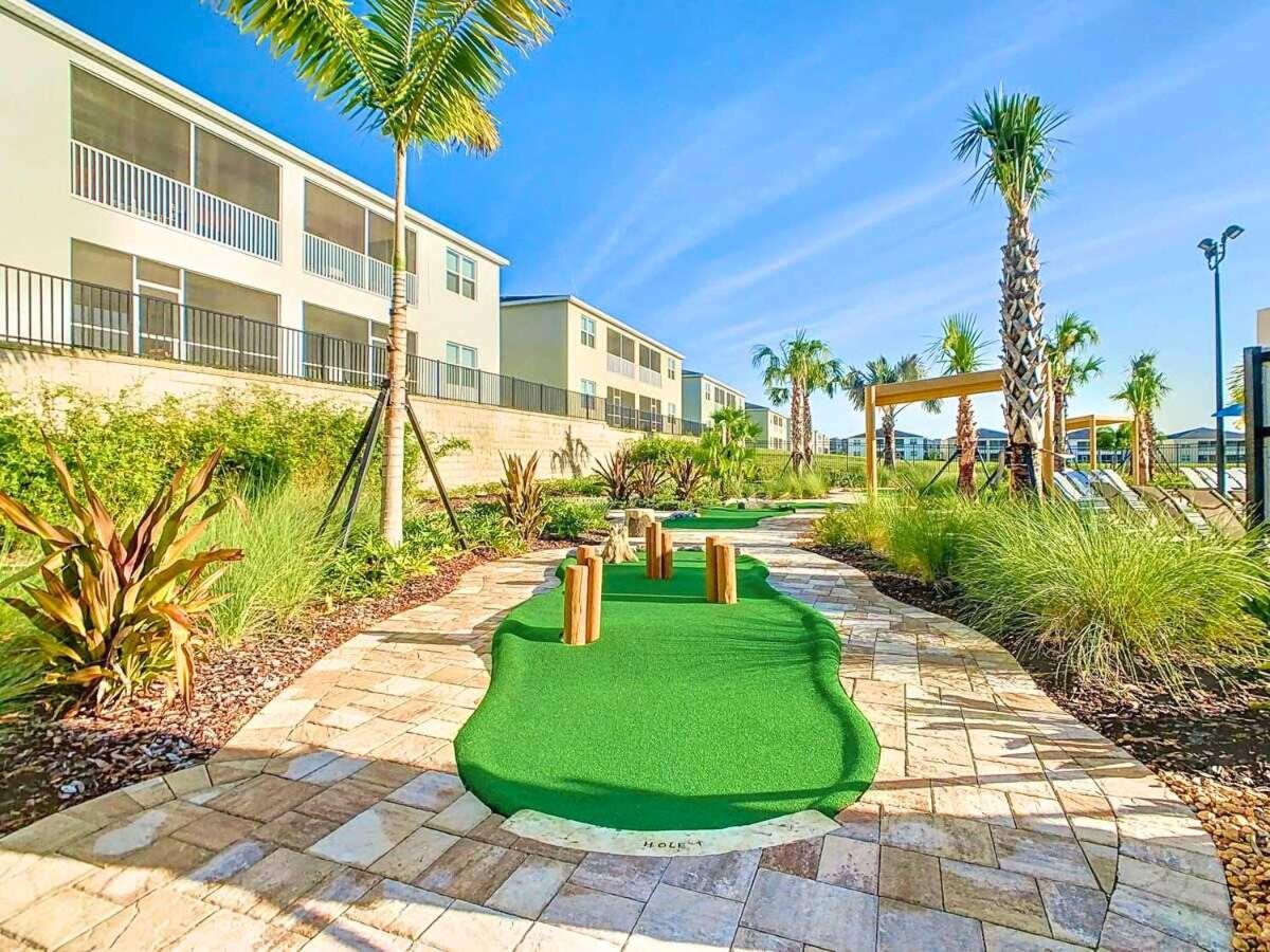 Themed 5BR Lakeview Villa with Pool & Clubhouses