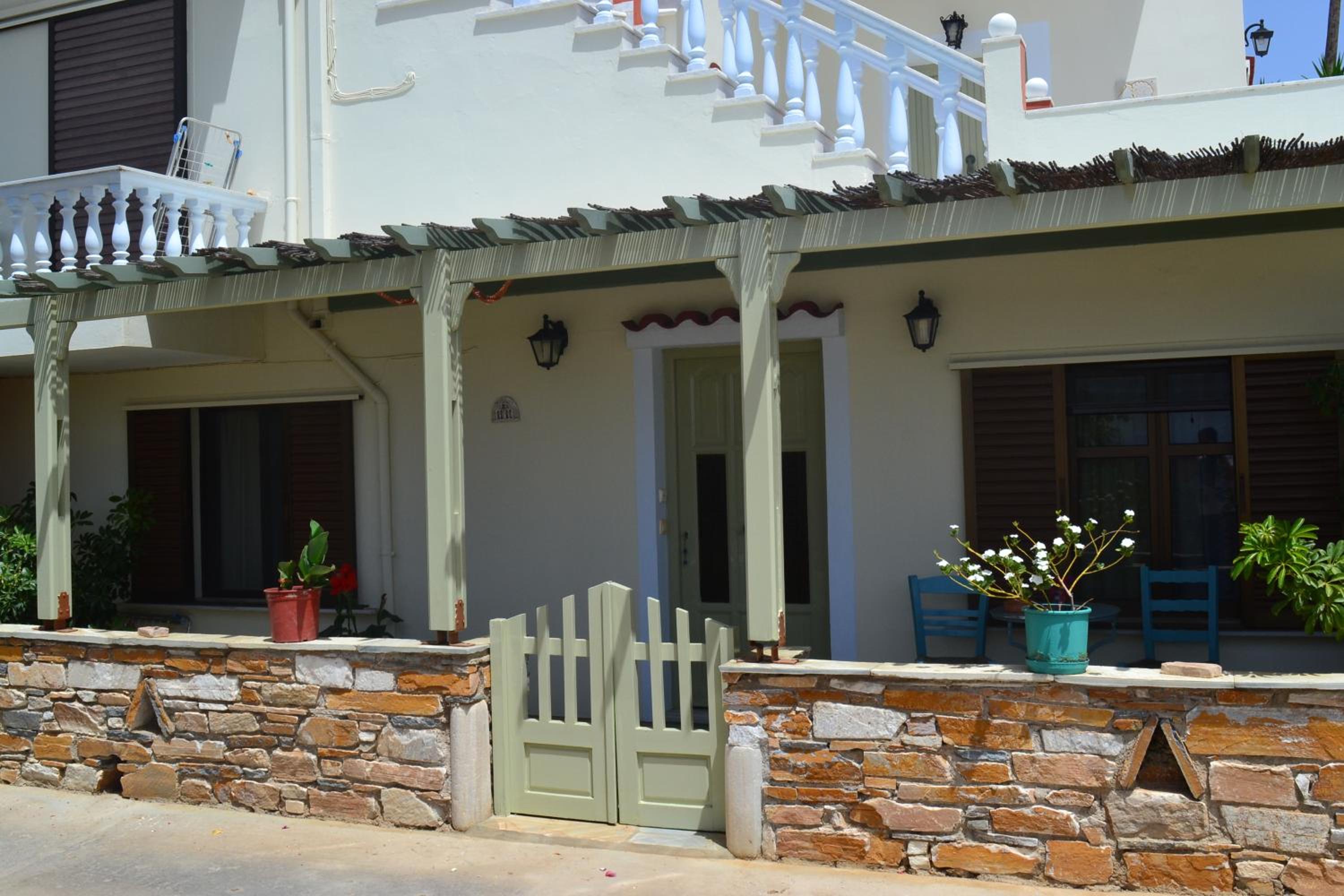 Stelios Zalonis Apartments