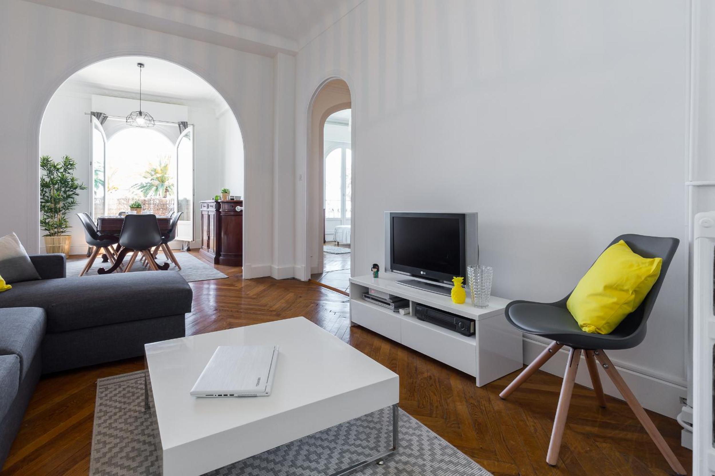 Beautiful apartment by the sea front view 2