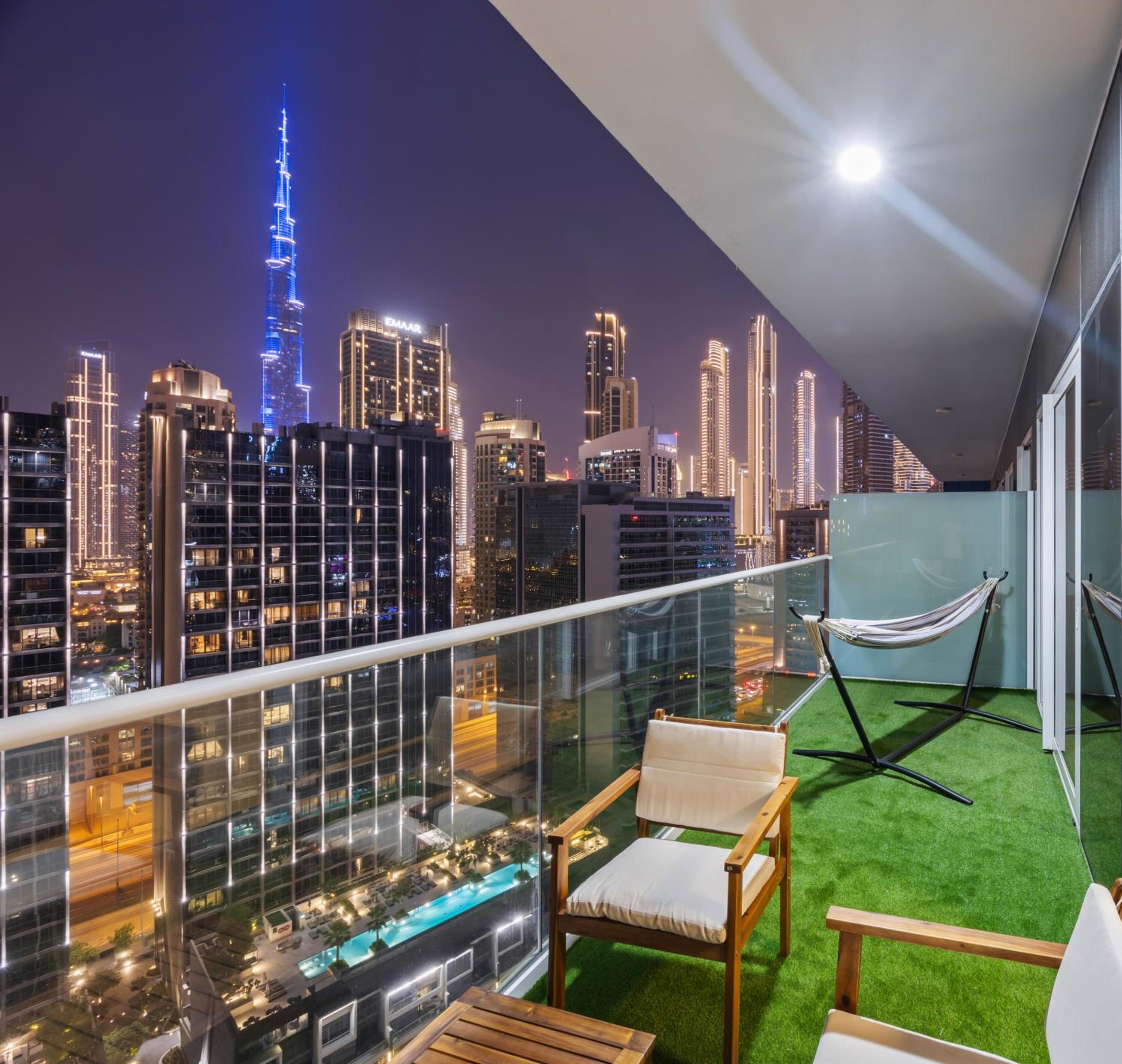 Burj khalifa and Canal views - Luxury Apartments for Rent in Dubai Business Bay