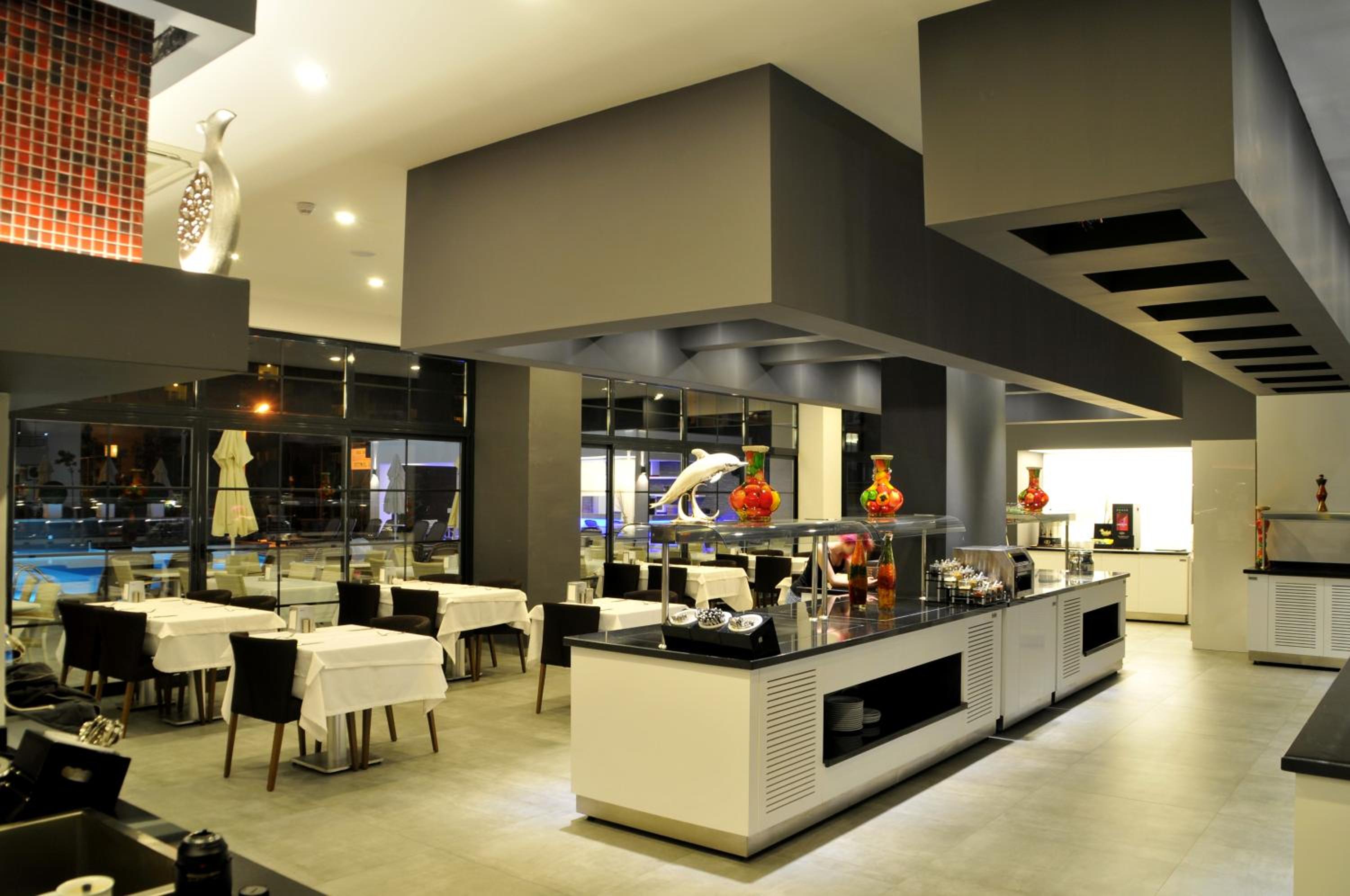 Green Garden Suites Hotel - Image 25