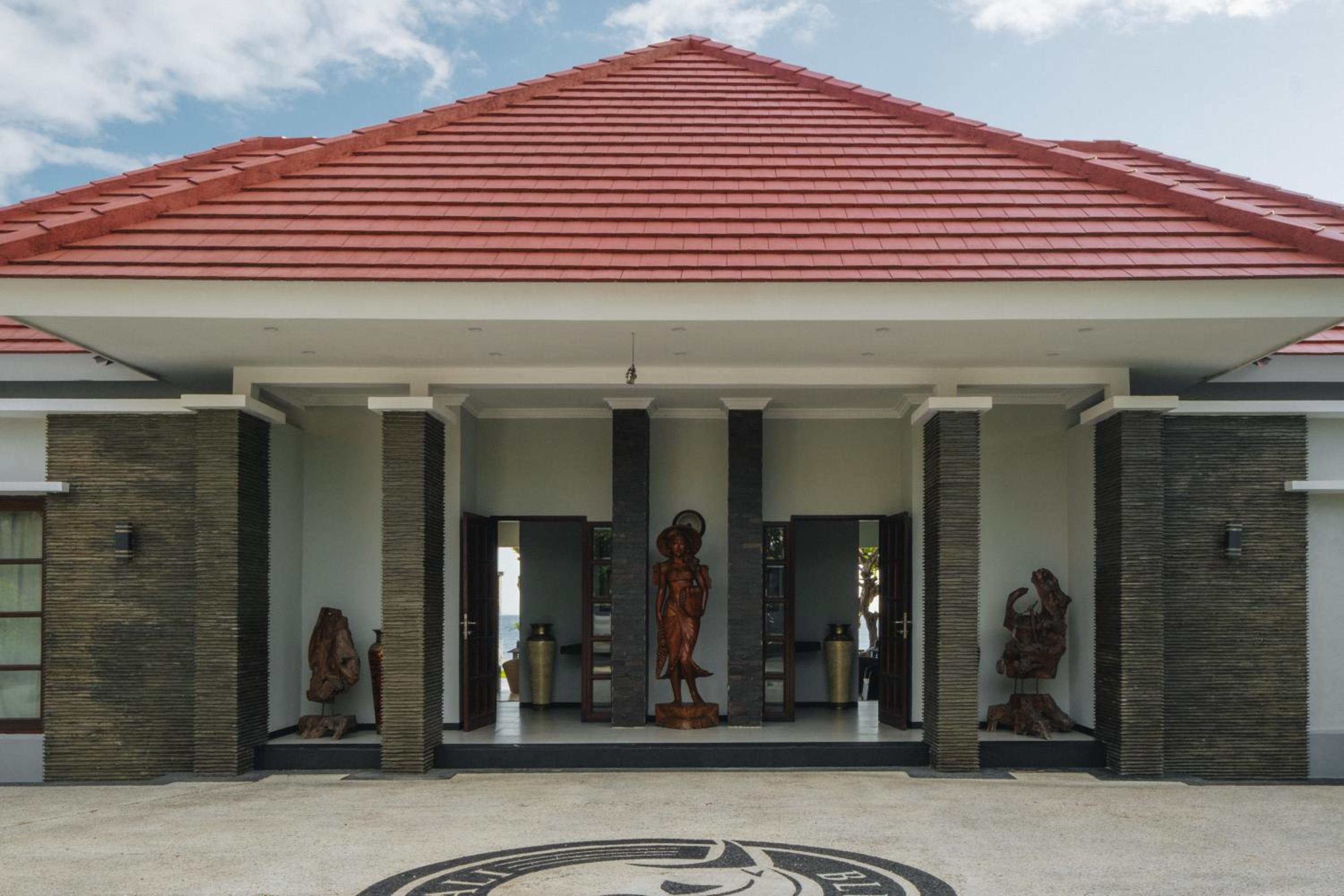 Blue Marlin 6-BR Villa Singaraja Bali