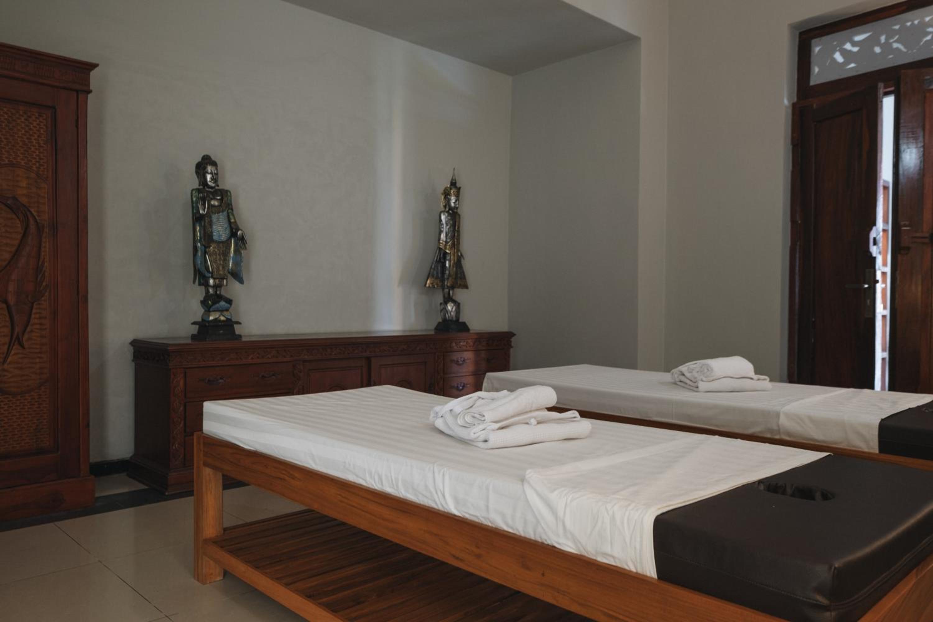 Blue Marlin 6-BR Villa Singaraja Bali