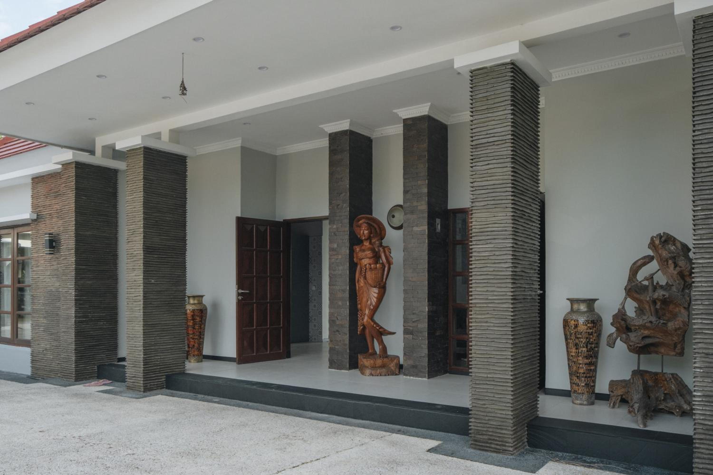 Blue Marlin 6-BR Villa Singaraja Bali
