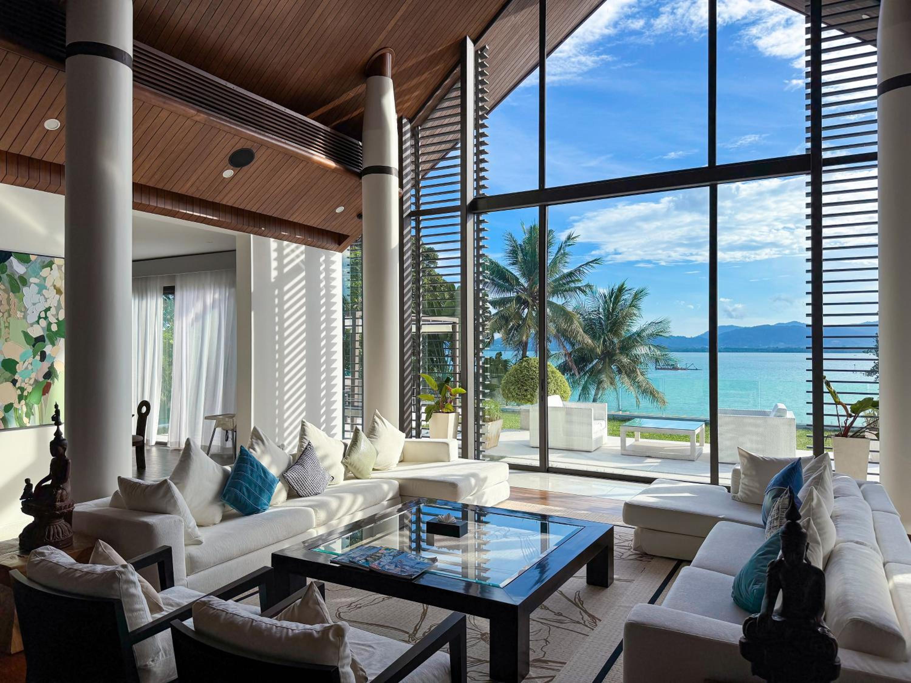 Villa Serenity -30 meter Pool & 6 Bedroom with Cinema Room and Gym