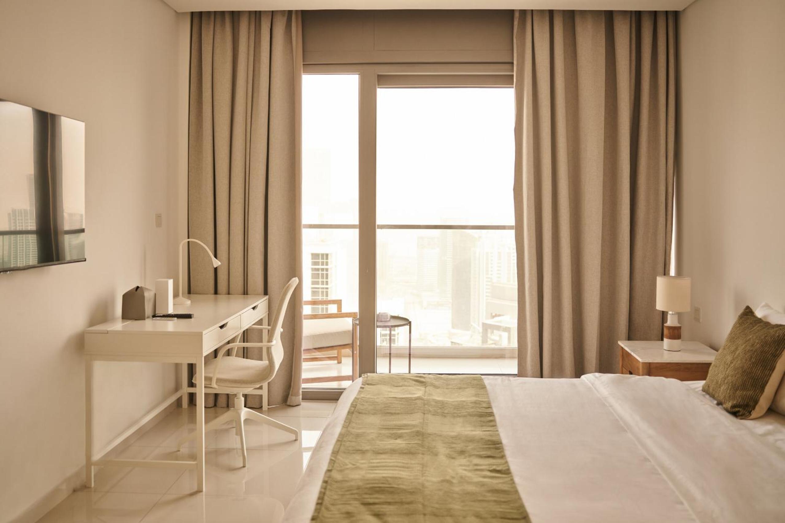 Luxury 49th Floor 2BR Corner Apt with Burj Khalifa View and Infinity Pool Access