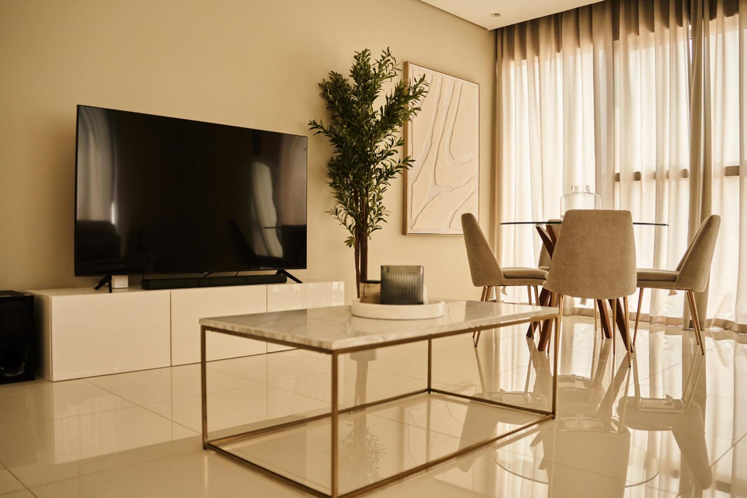 Luxury 49th Floor 2BR Corner Apt with Burj Khalifa View and Infinity Pool Access