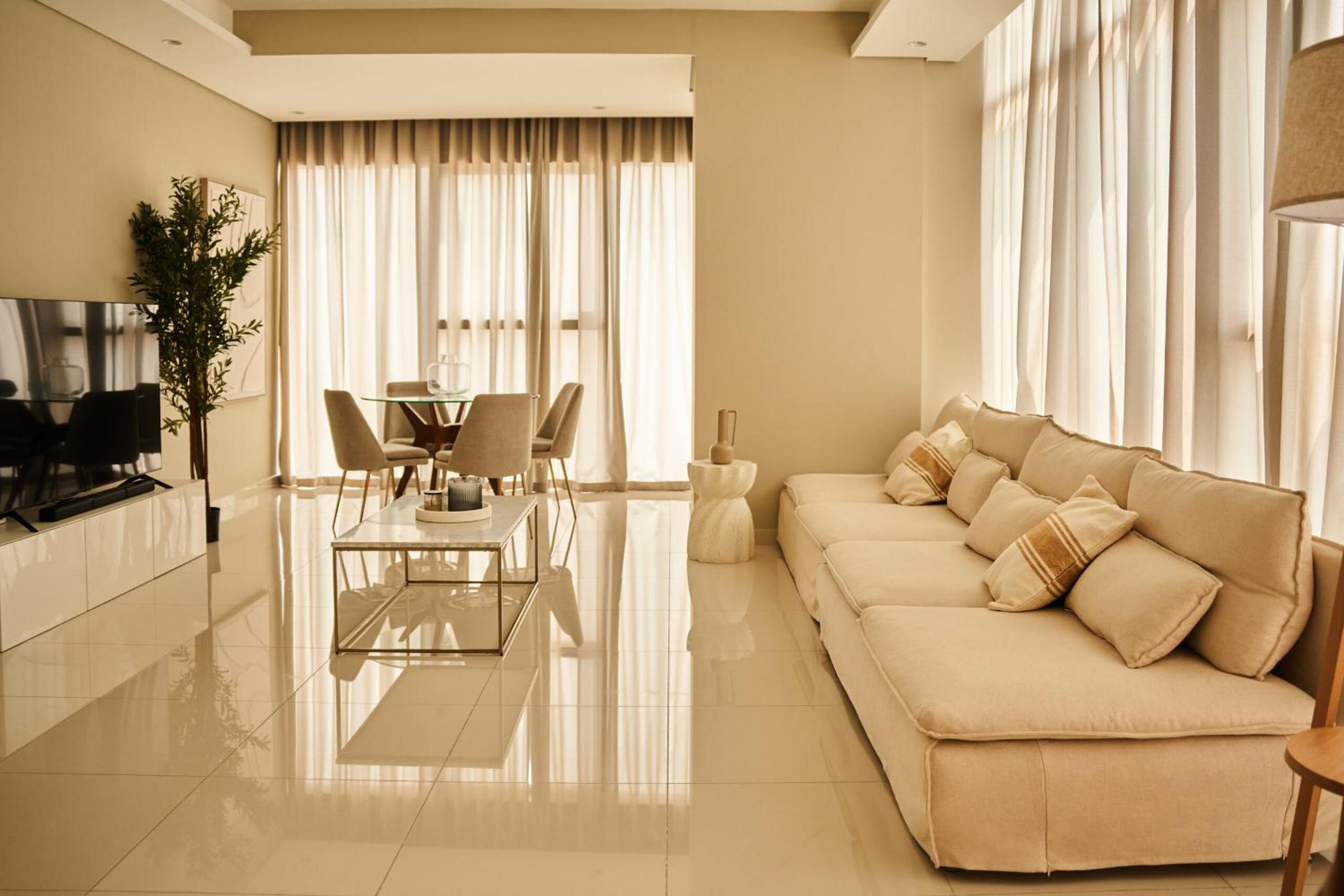 Luxury 49th Floor 2BR Corner Apt with Burj Khalifa View and Infinity Pool Access