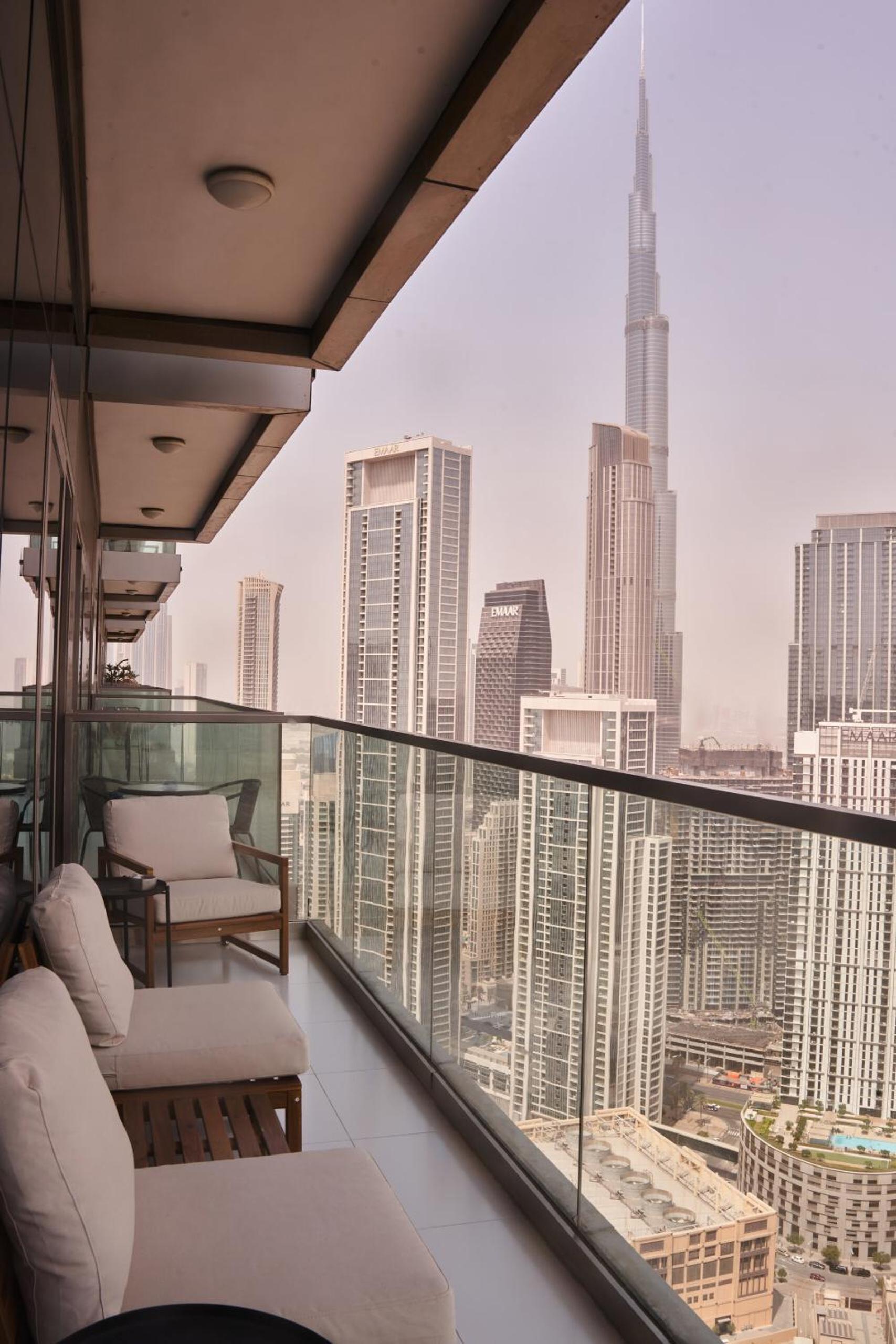 Luxury 49th Floor 2BR Corner Apt with Burj Khalifa View and Infinity Pool Access