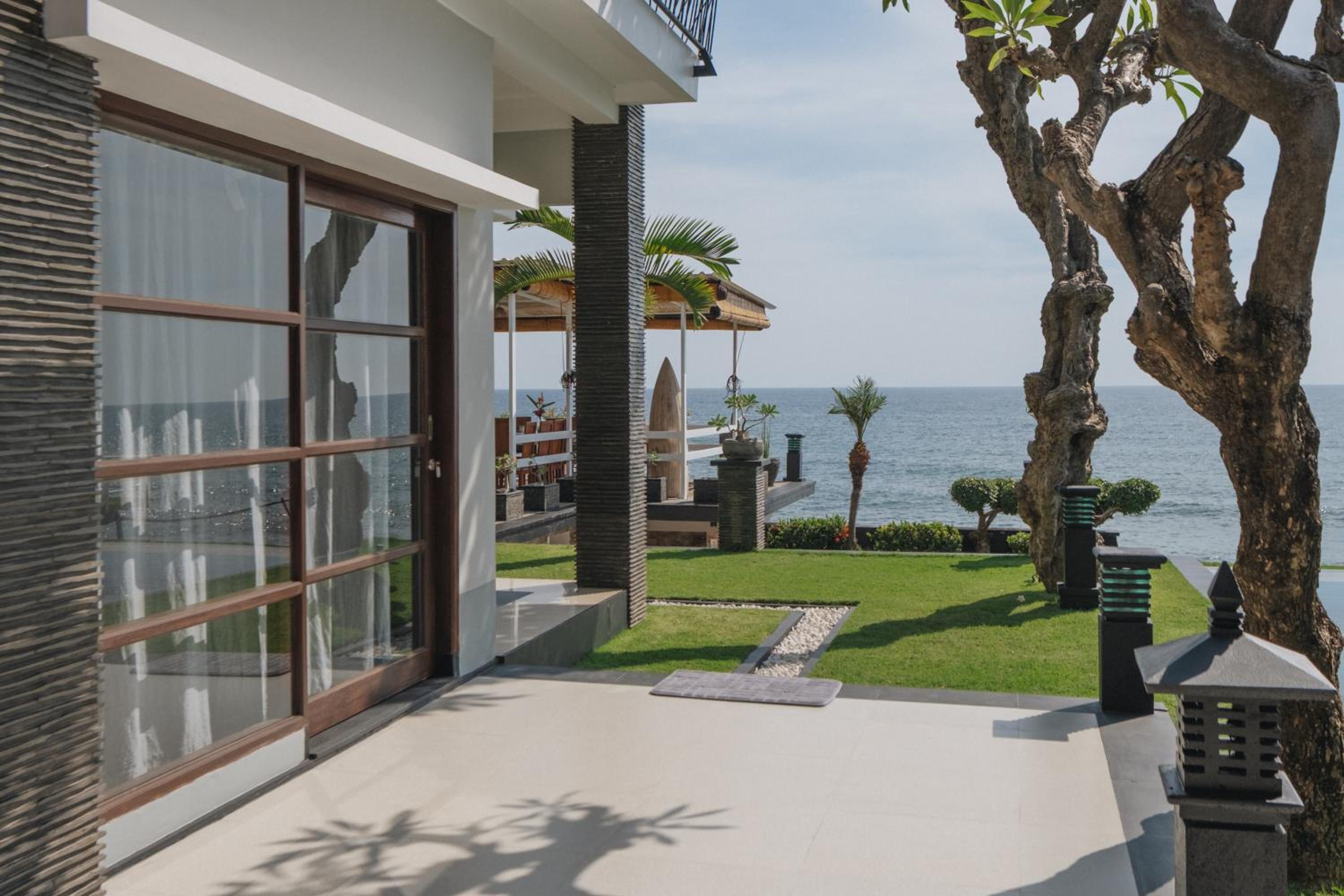 Blue Marlin 6-BR Villa Singaraja Bali