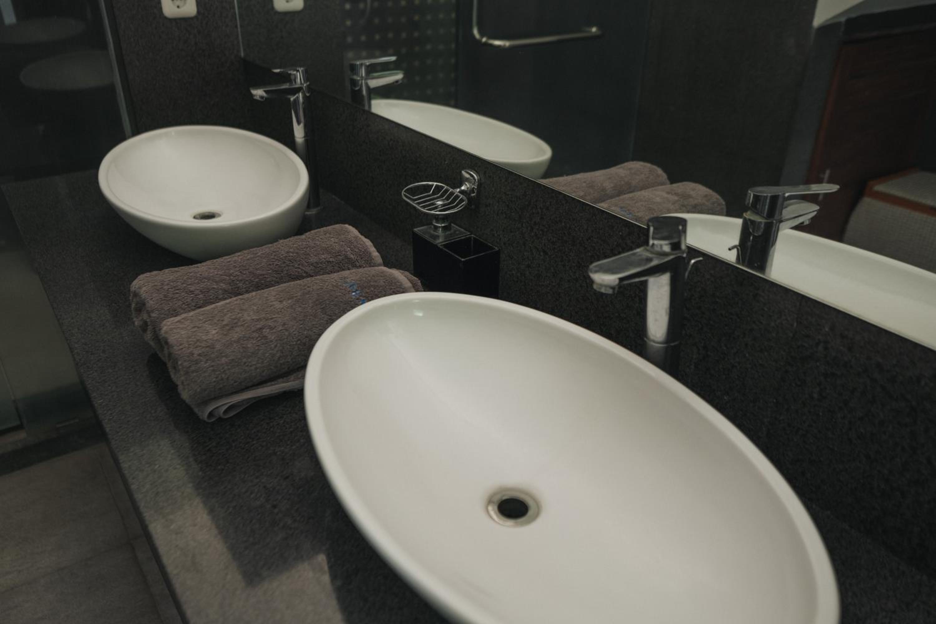 Blue Marlin 6-BR Villa Singaraja Bali