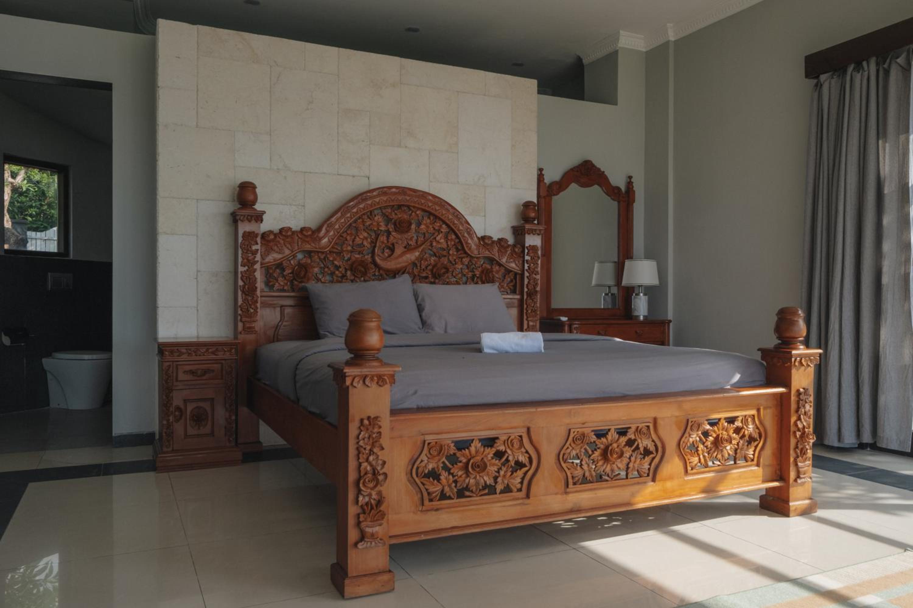 Blue Marlin 6-BR Villa Singaraja Bali