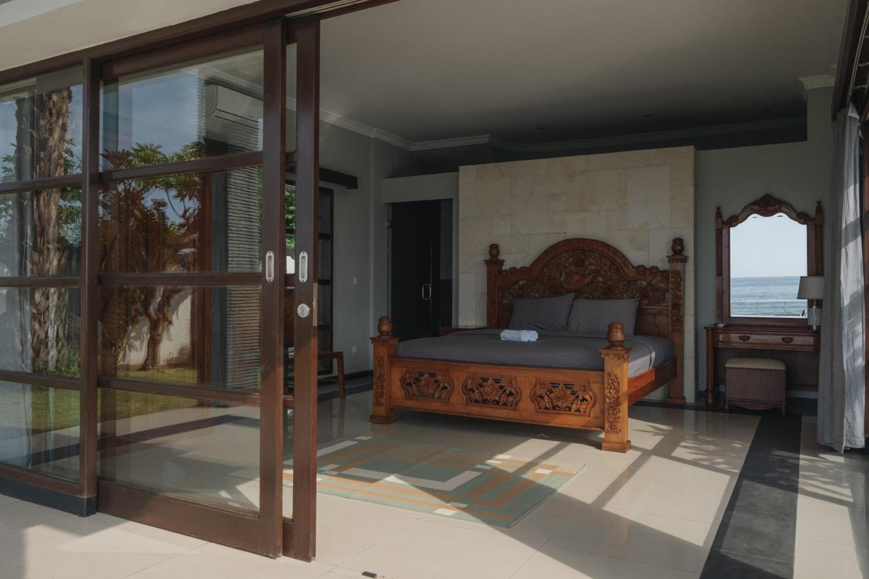Blue Marlin 6-BR Villa Singaraja Bali