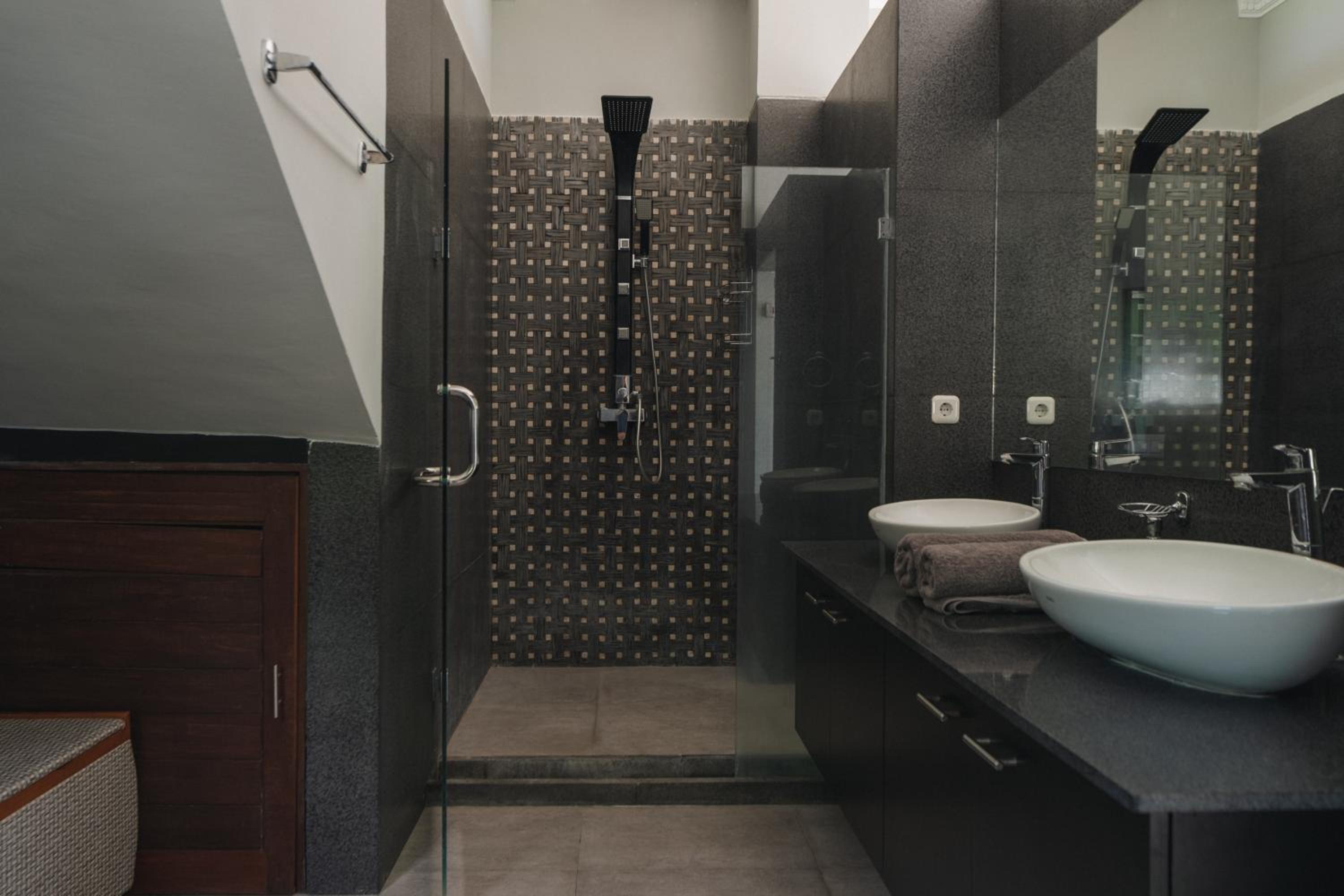 Blue Marlin 6-BR Villa Singaraja Bali