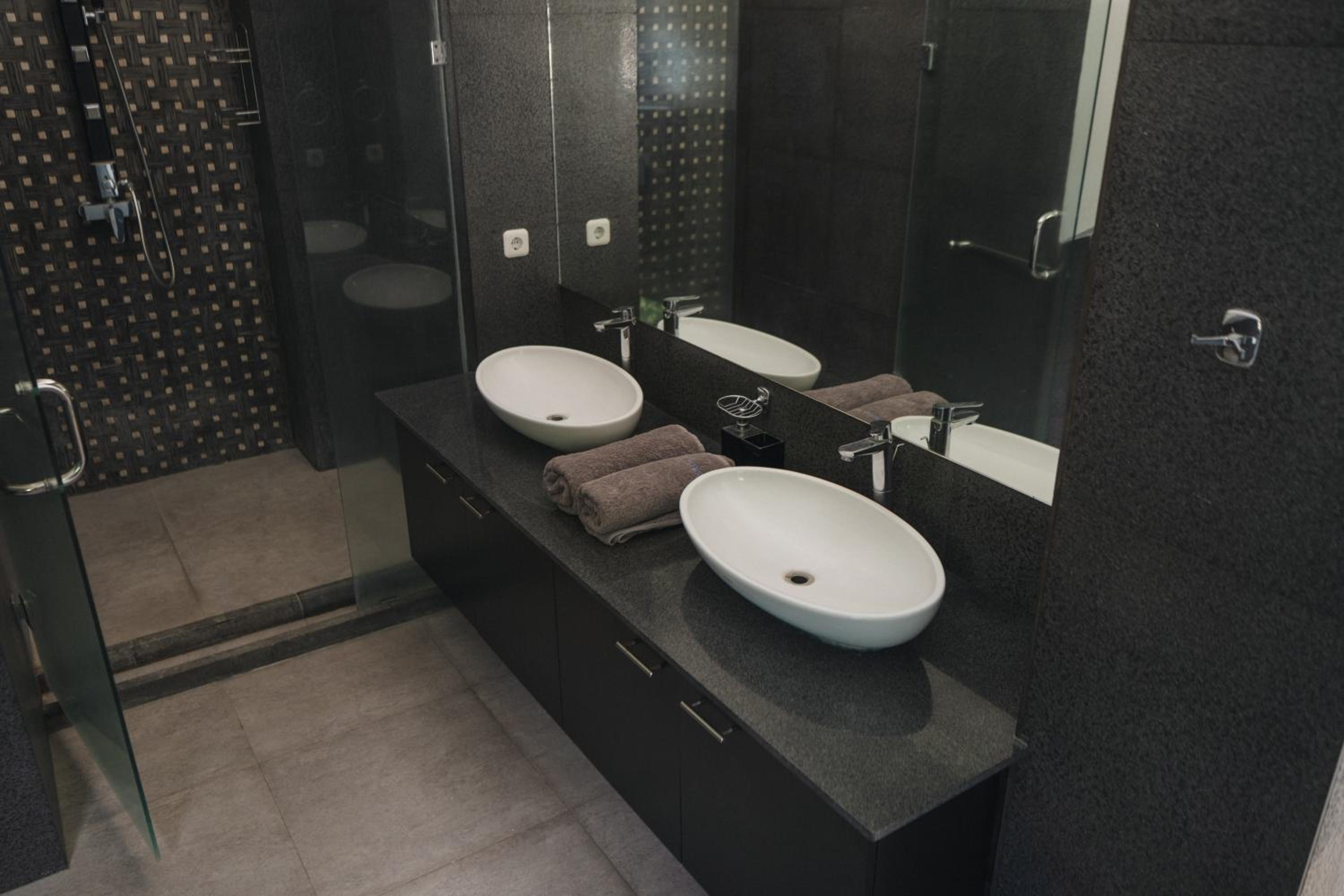 Blue Marlin 6-BR Villa Singaraja Bali