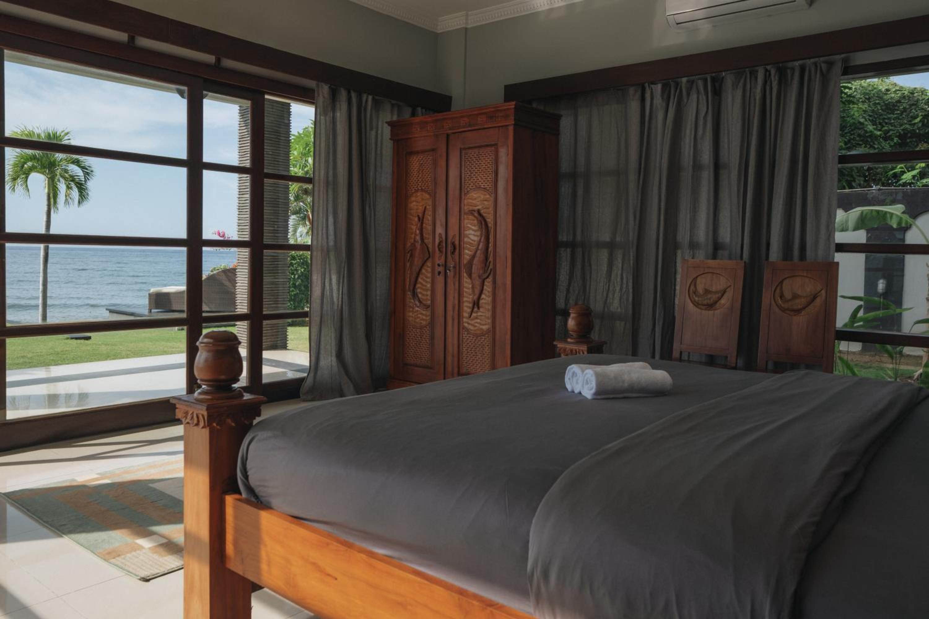Blue Marlin 6-BR Villa Singaraja Bali