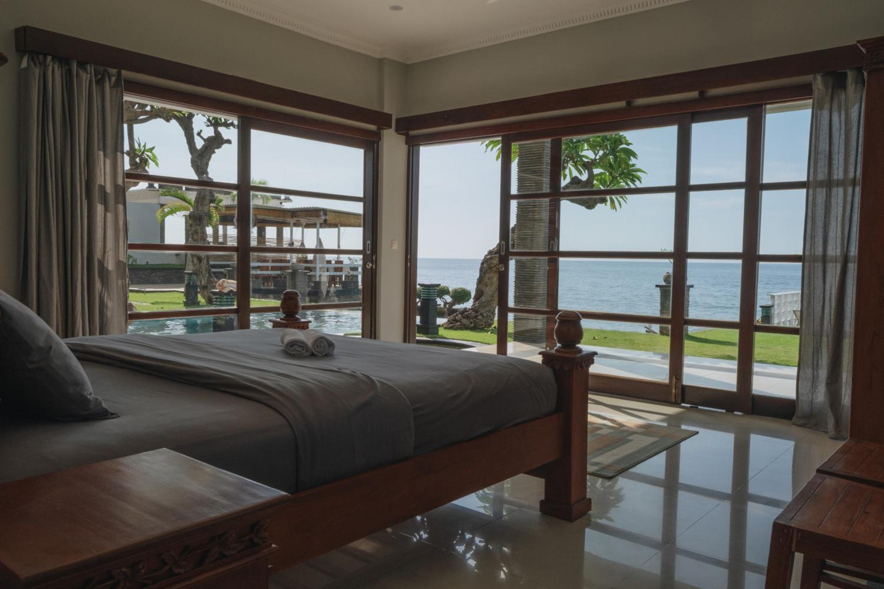 Blue Marlin 6-BR Villa Singaraja Bali