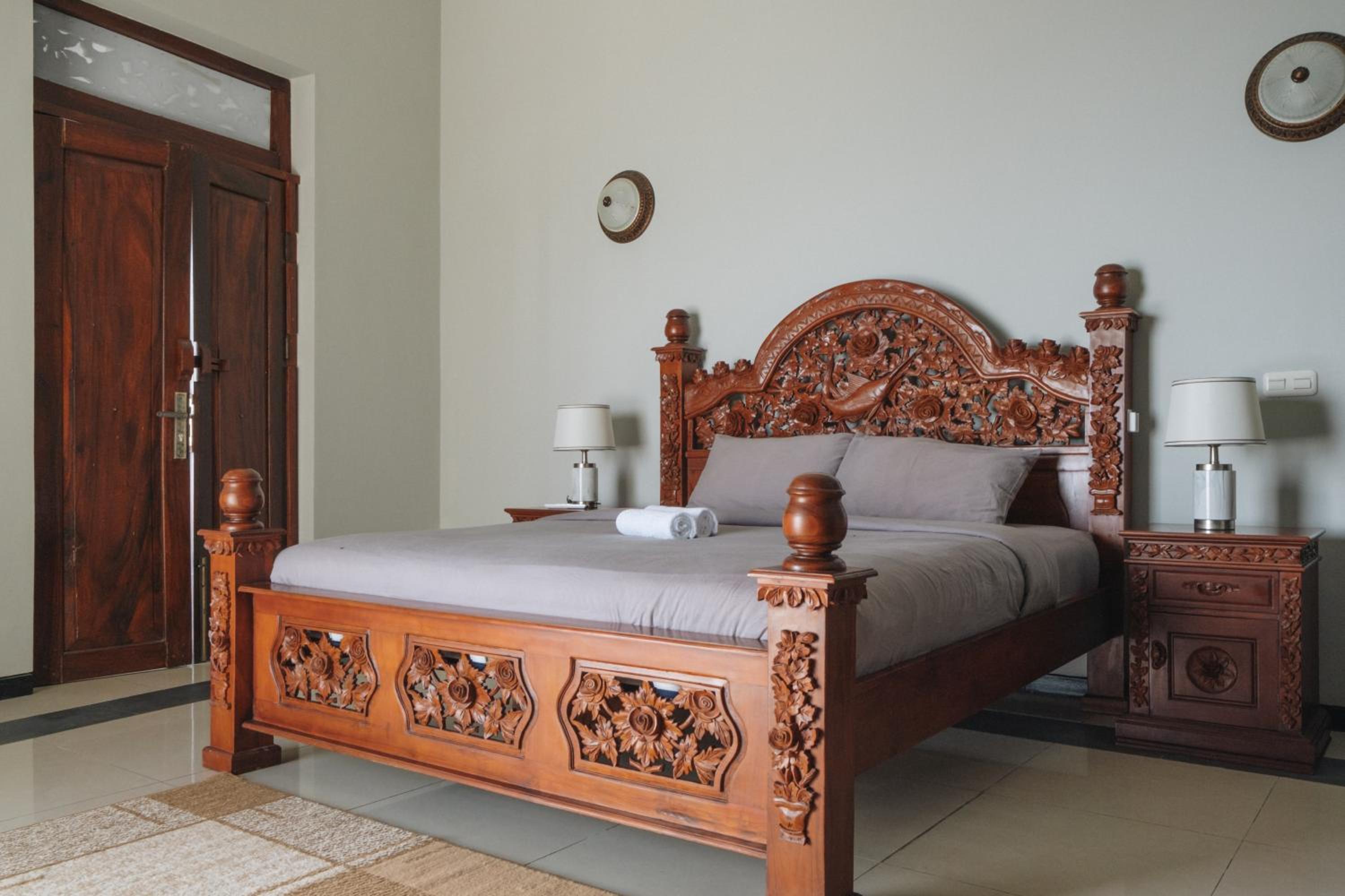 Blue Marlin 6-BR Villa Singaraja Bali