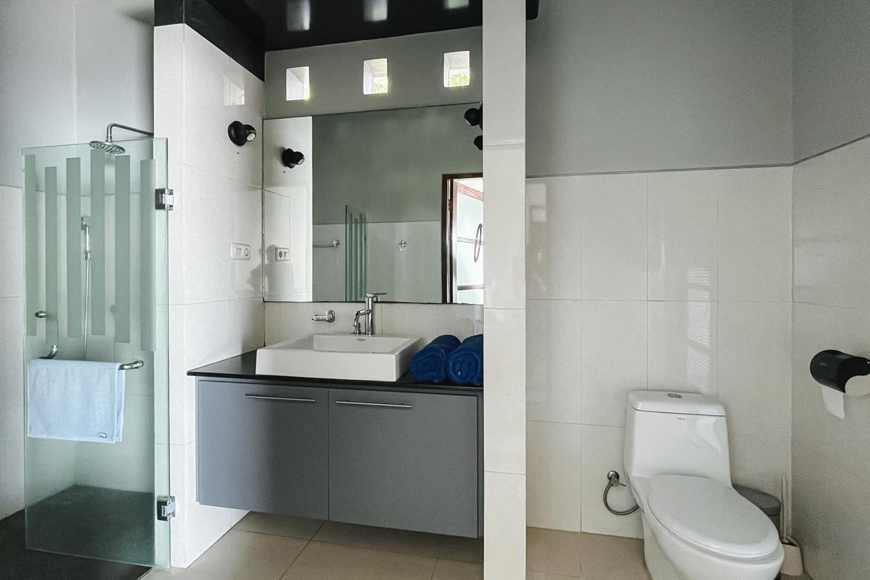 Blue Marlin 6-BR Villa Singaraja Bali