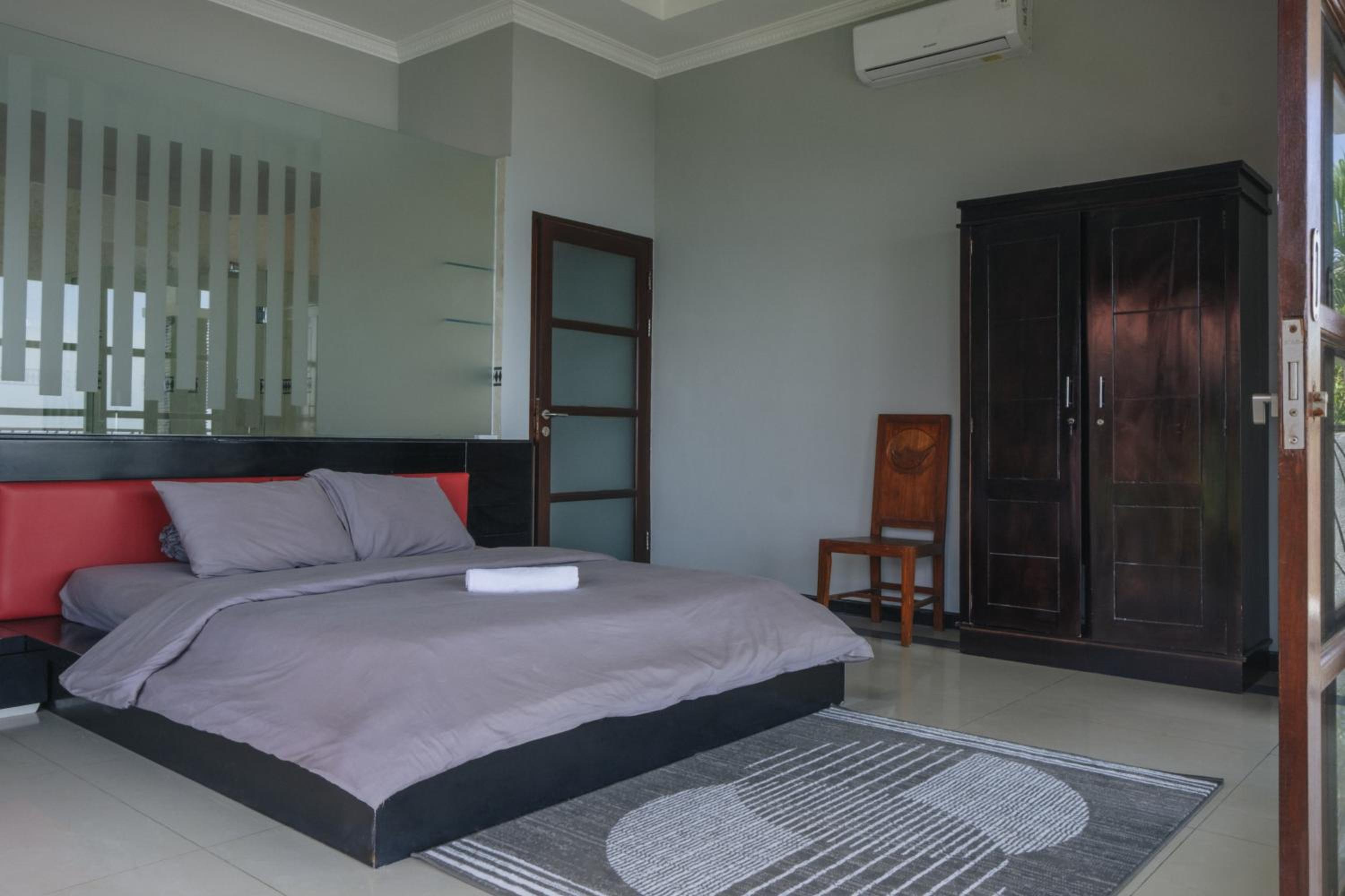 Blue Marlin 6-BR Villa Singaraja Bali